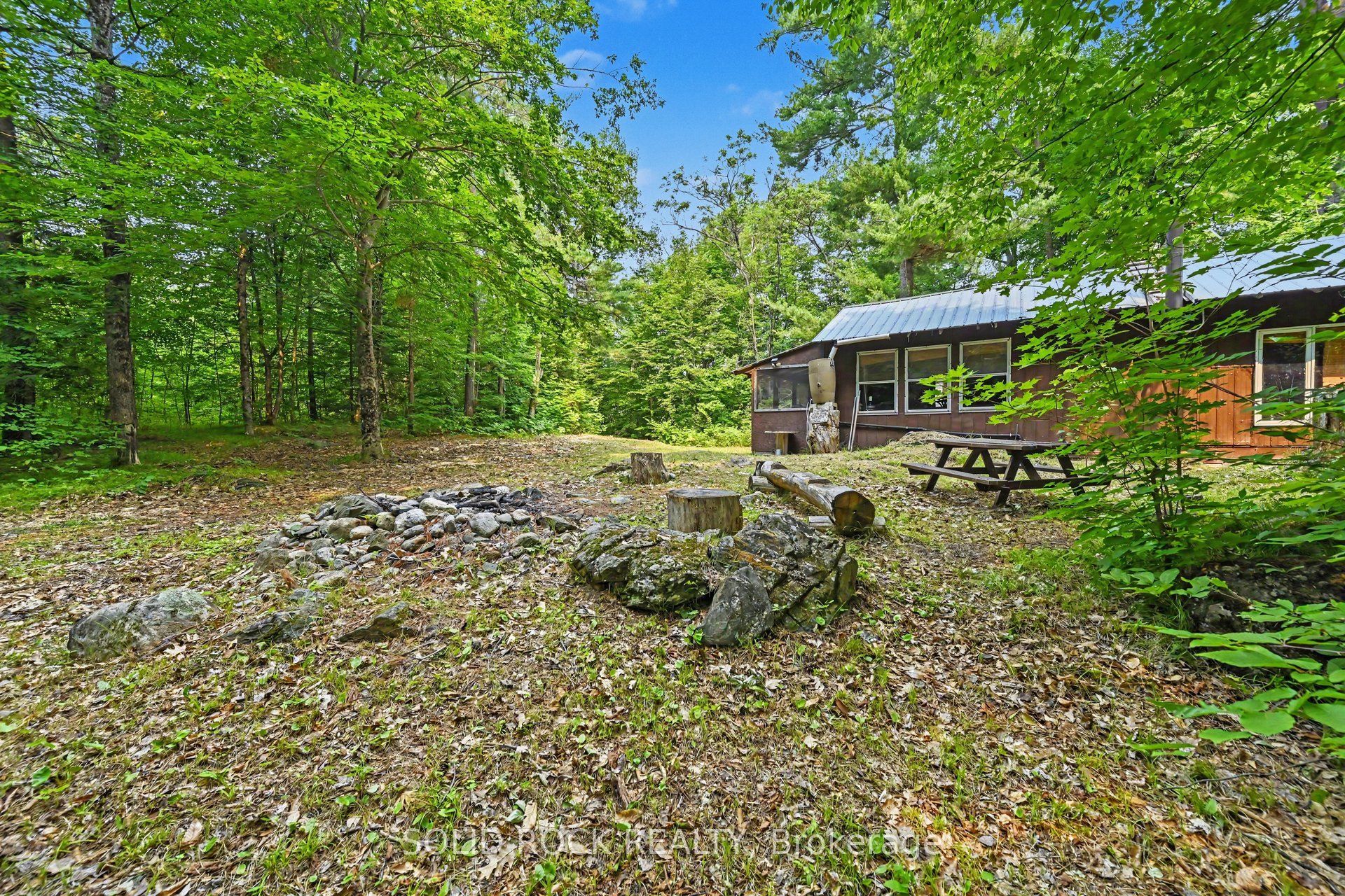 3498 Darling Road N Property Photo 11