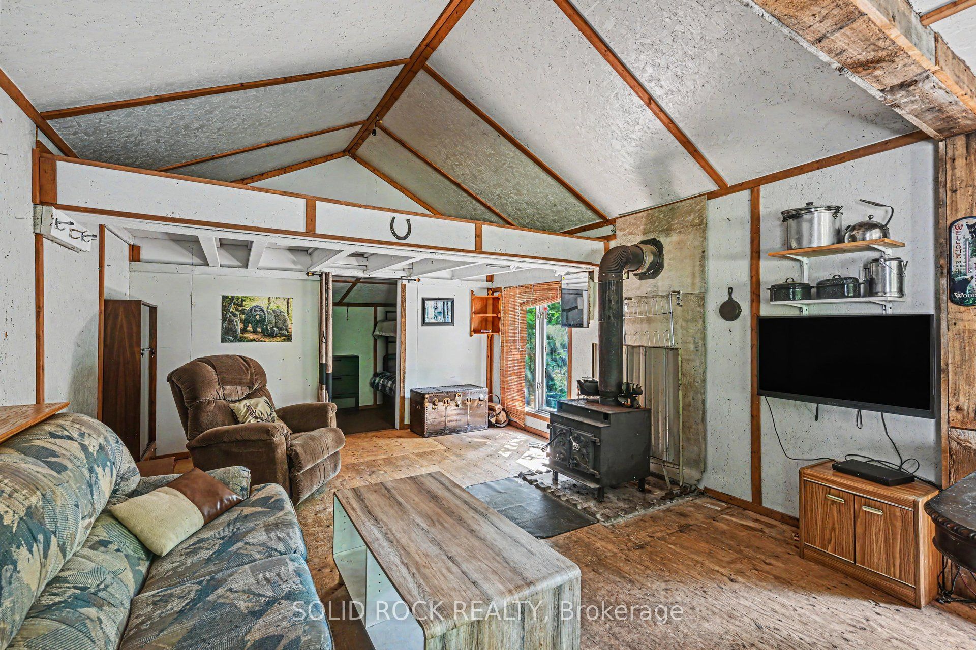 3498 Darling Road N Property Photo 14