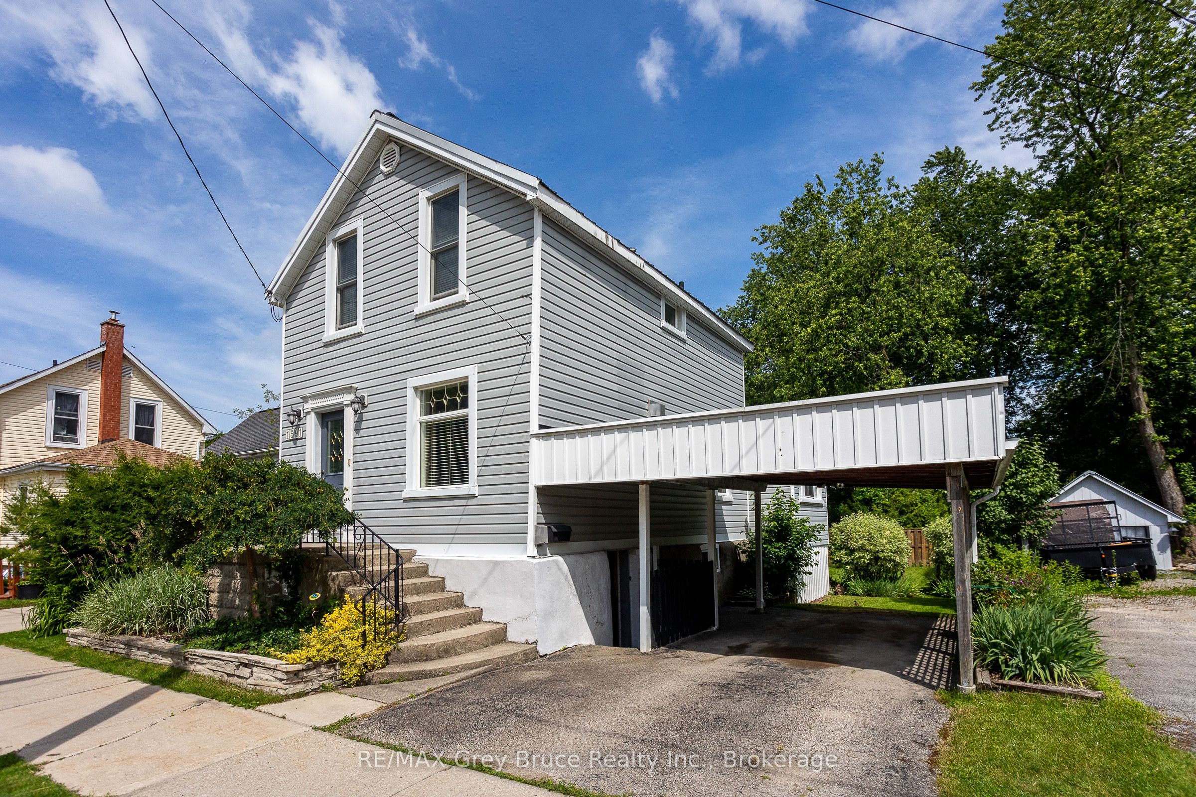 1591 5th Avenue W Property Photo 1