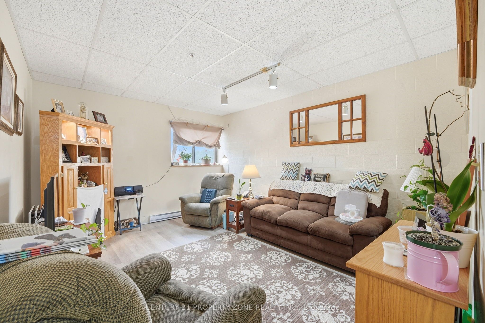 1360 Maryhill Road Property Photo 6