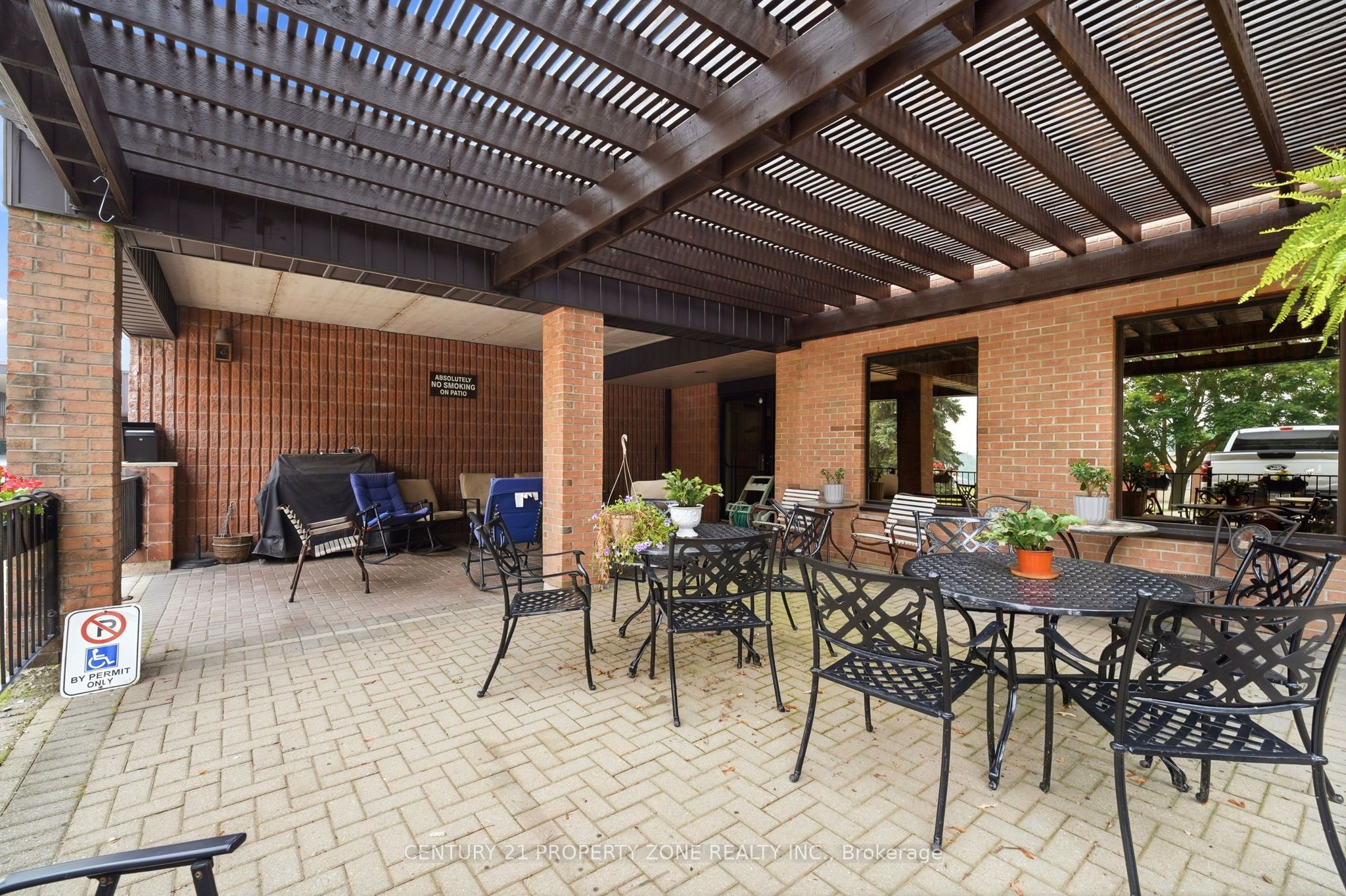 1360 Maryhill Road Property Photo 45