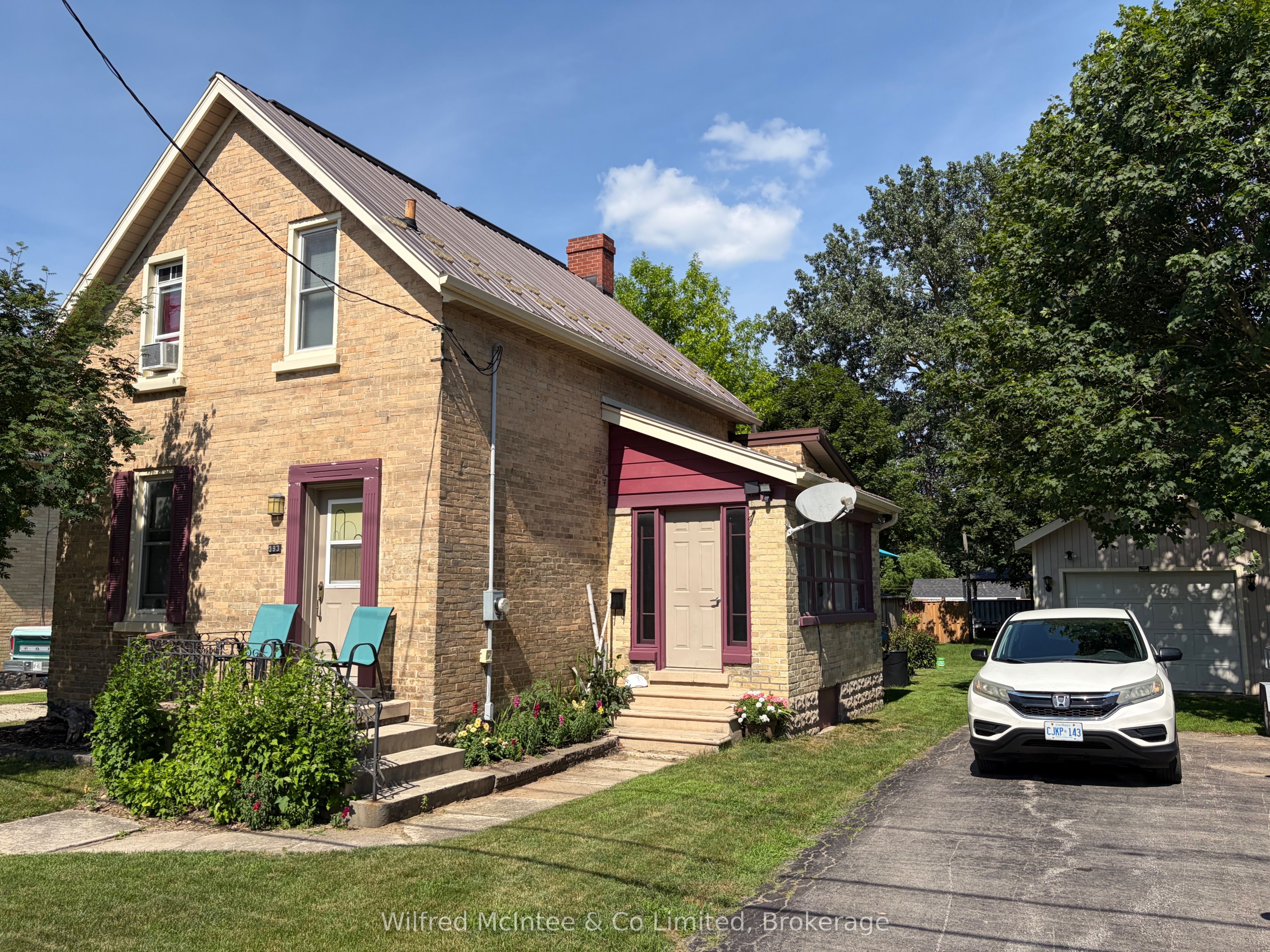 393 7th Avenue Property Photo 1