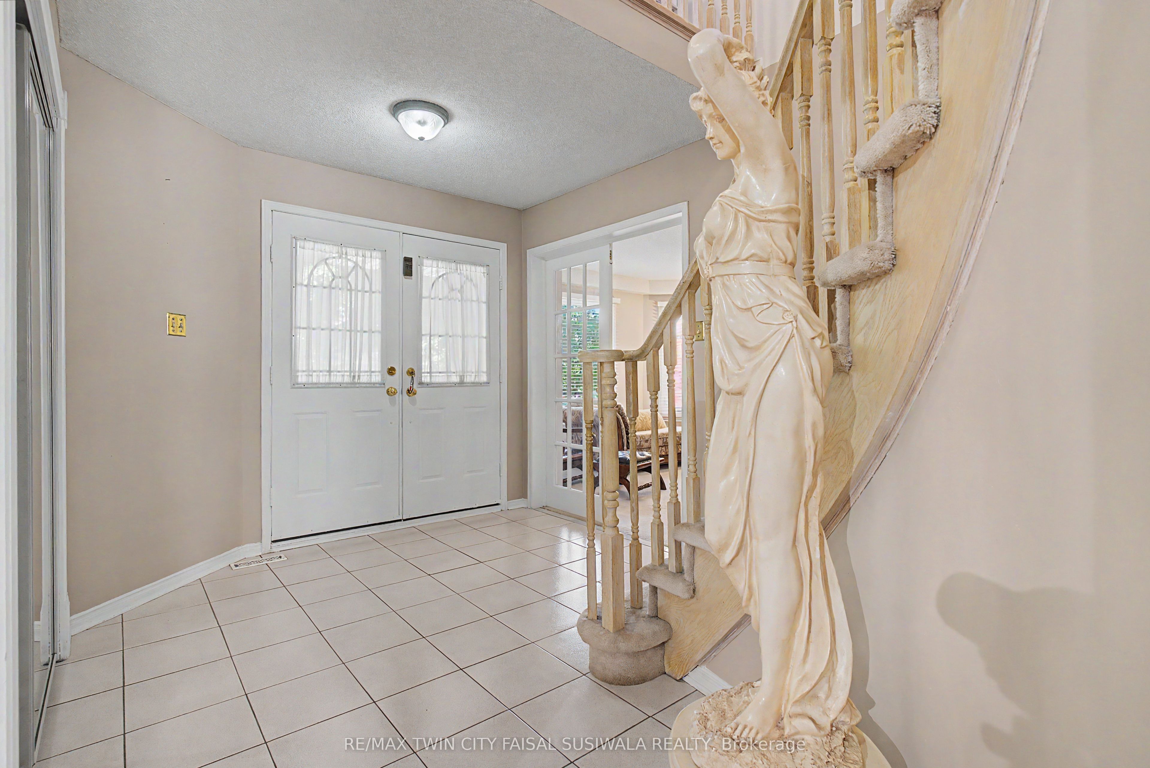 194 Glenvalley Drive Property Photo 9