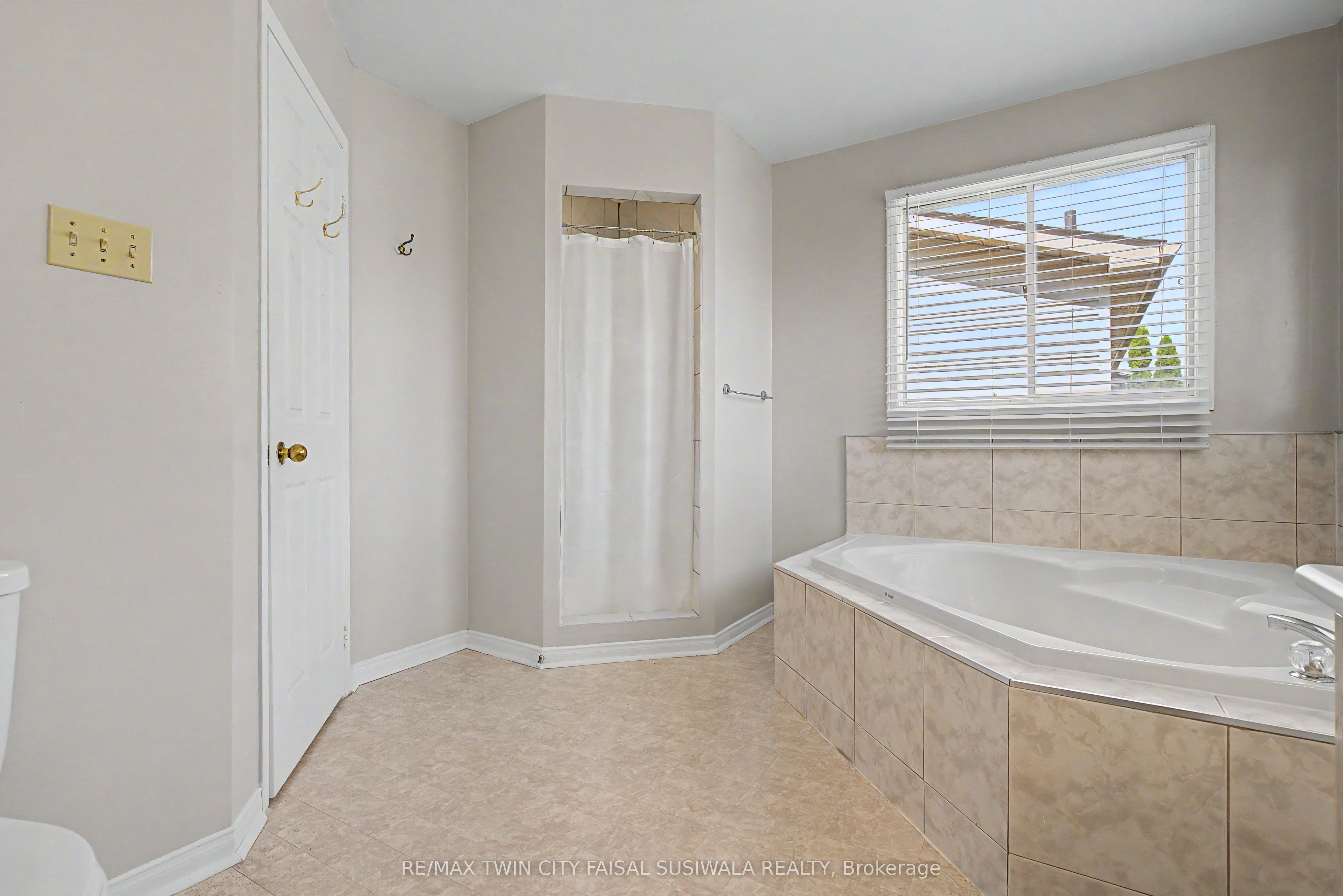 194 Glenvalley Drive Property Photo 33