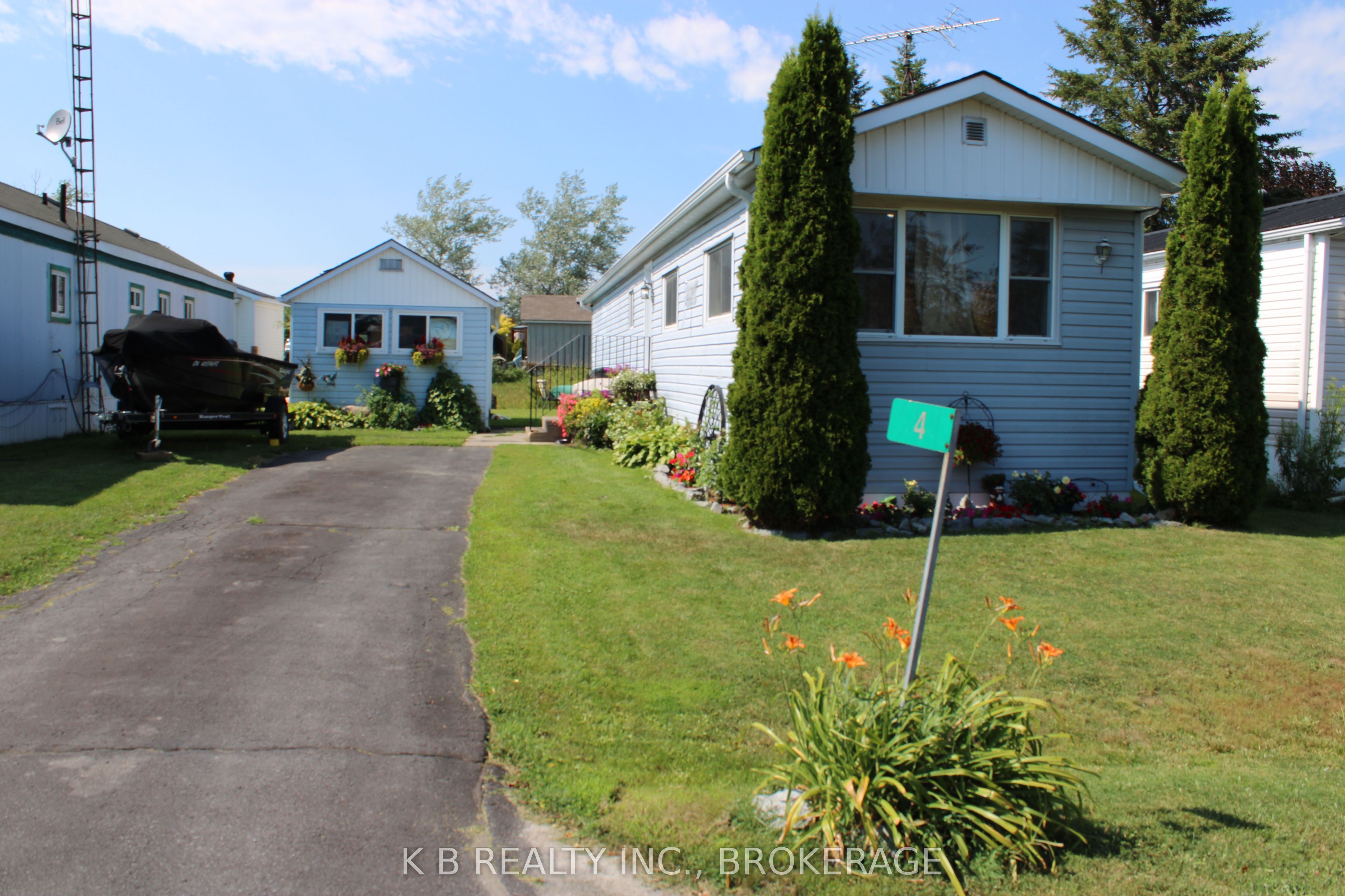4 Cedar Street W Property Photo 1