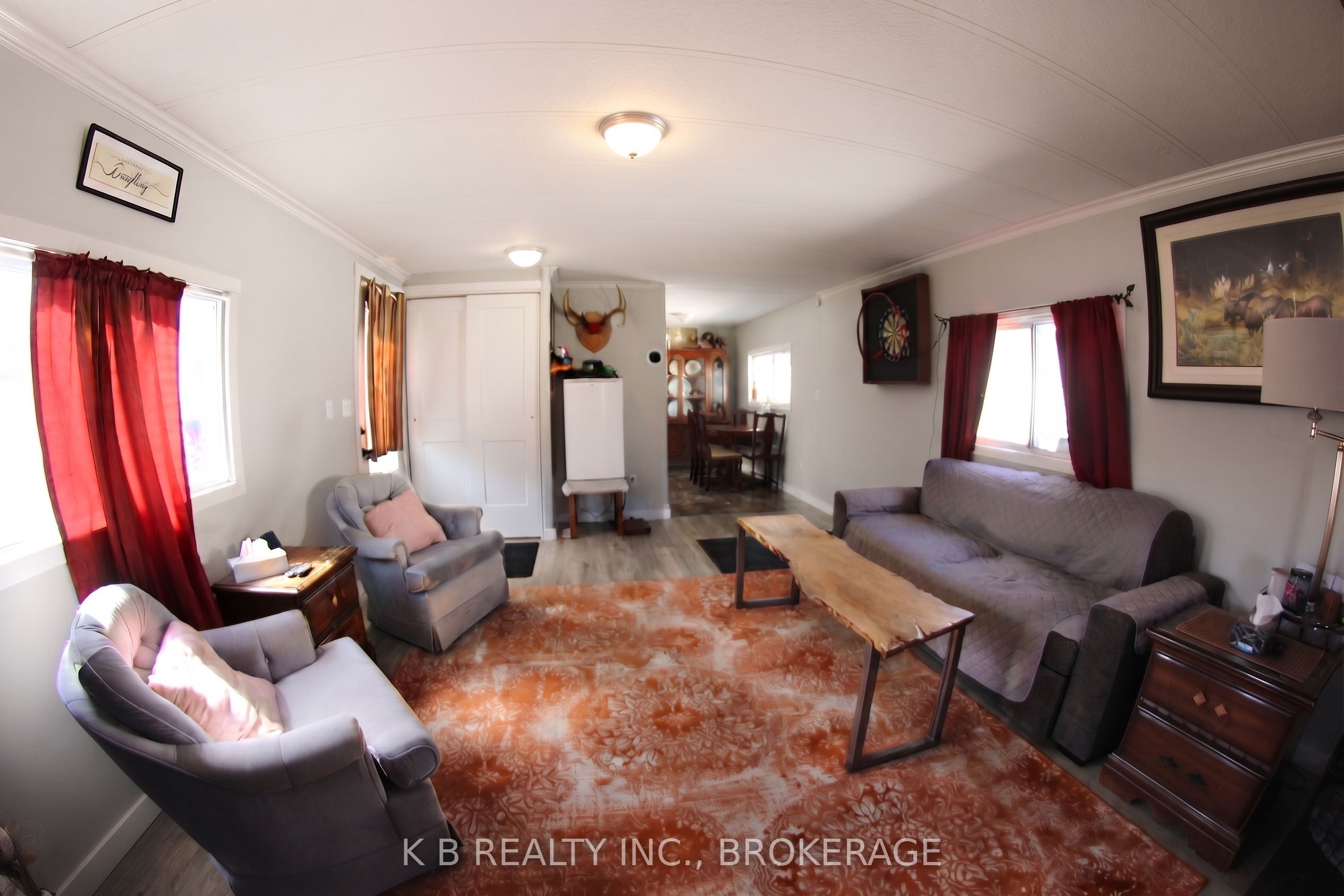 4 Cedar Street W Property Photo 2