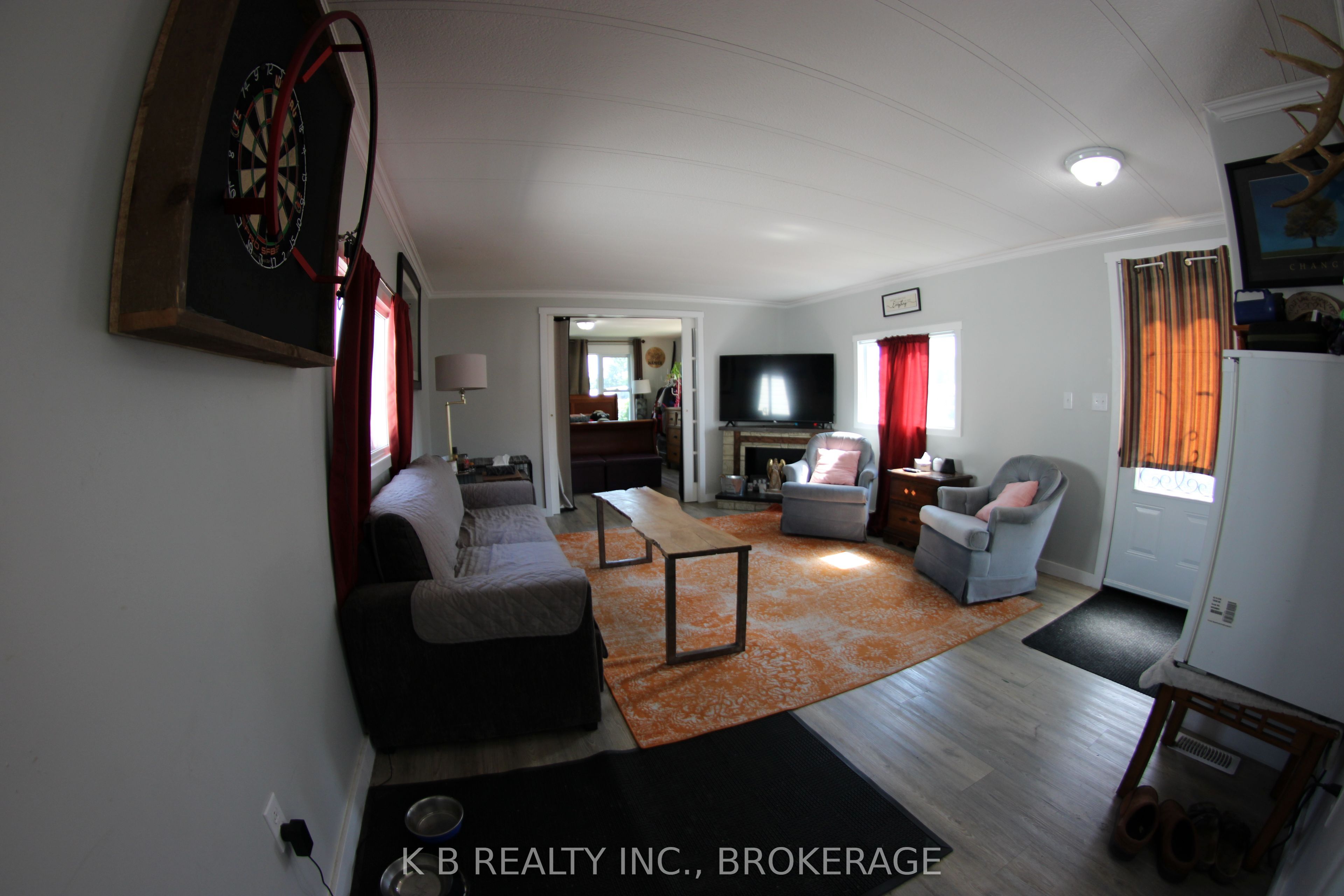 4 Cedar Street W Property Photo 4