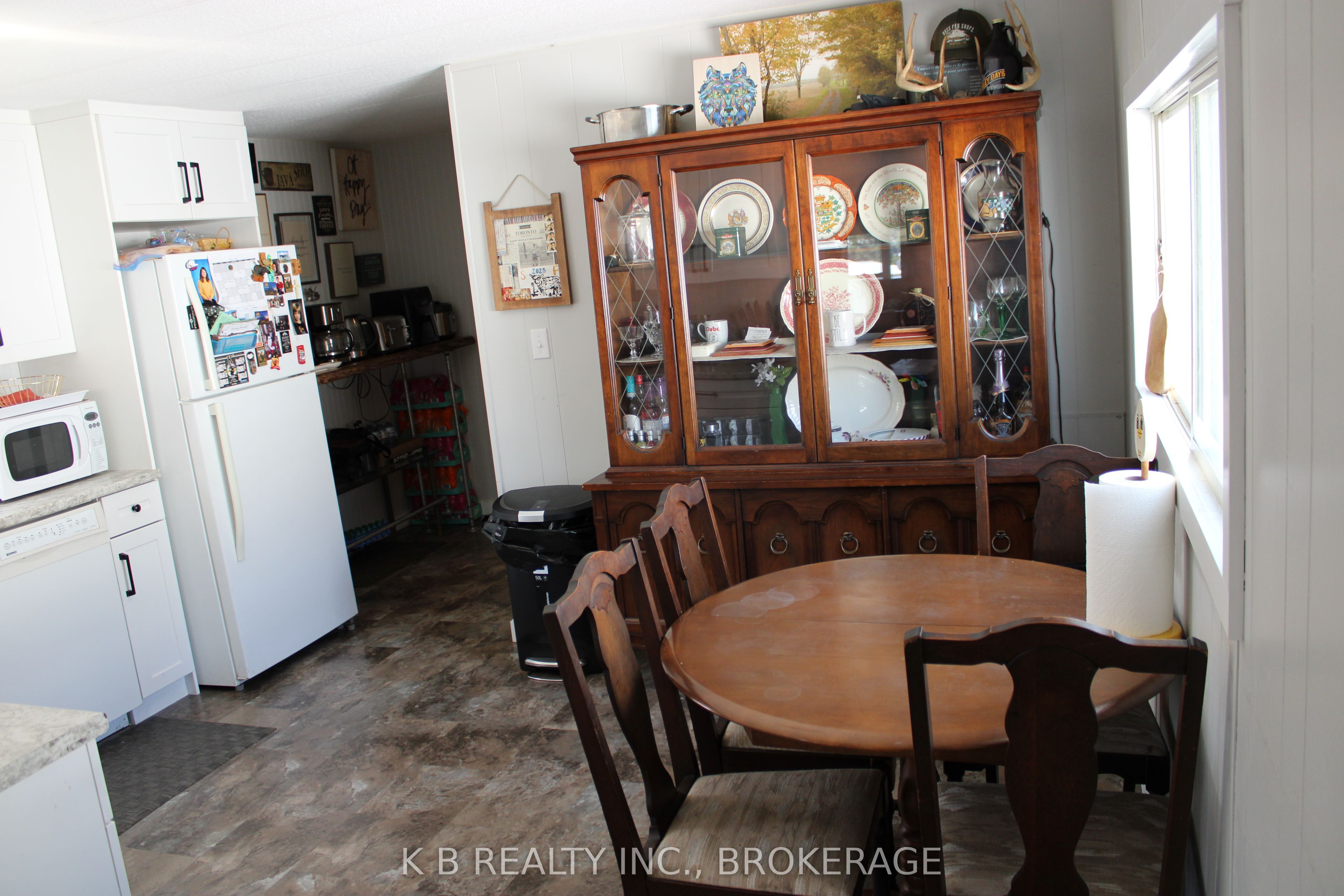 4 Cedar Street W Property Photo 7