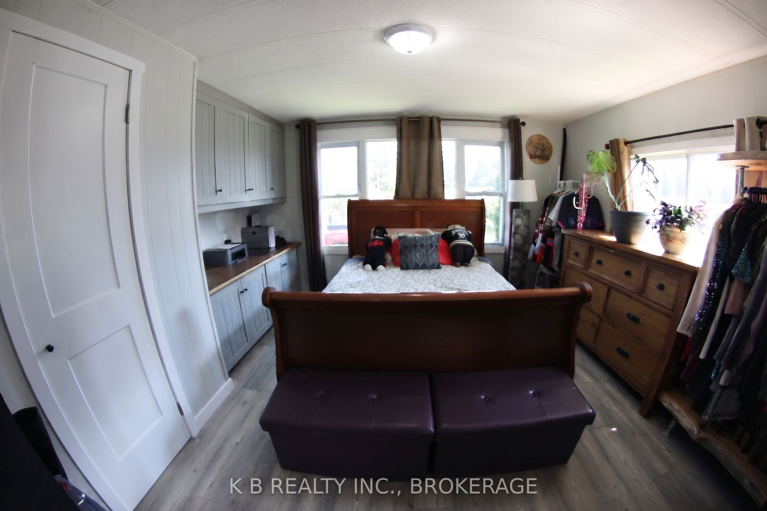 4 Cedar Street W Property Photo 9