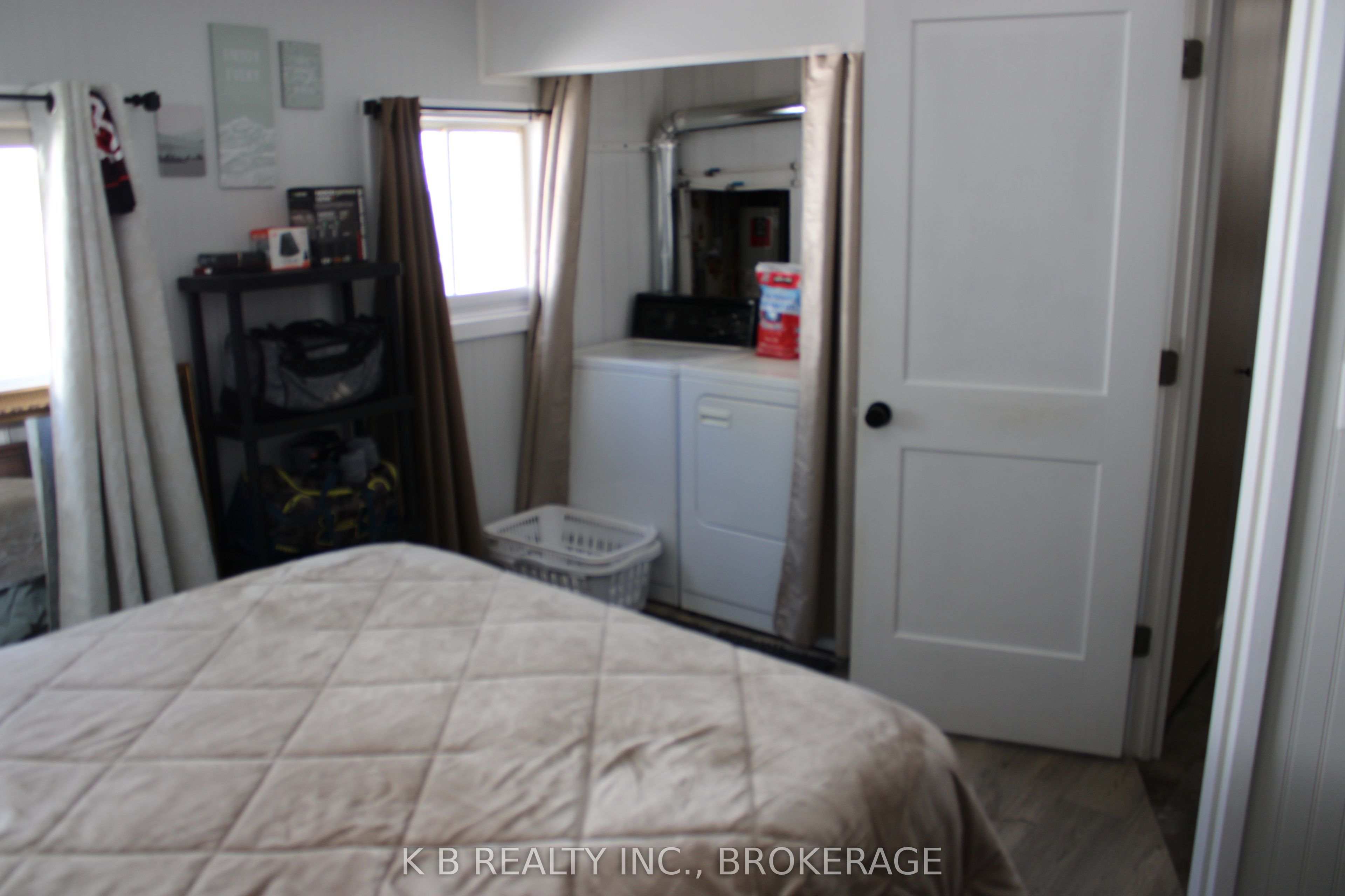 4 Cedar Street W Property Photo 11