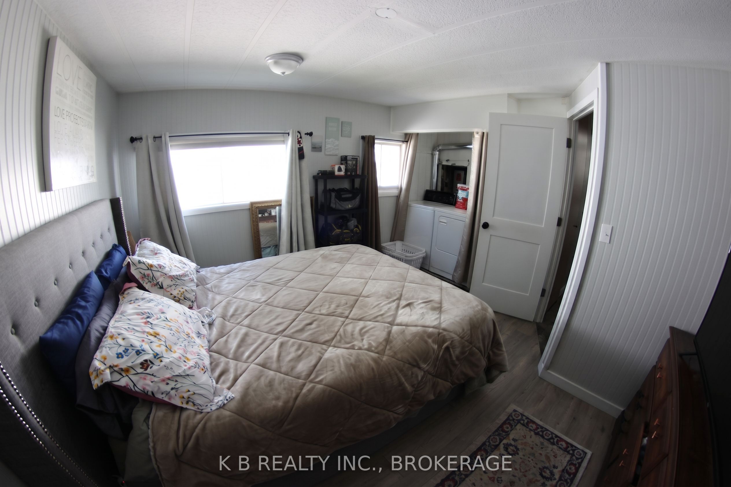 4 Cedar Street W Property Photo 12