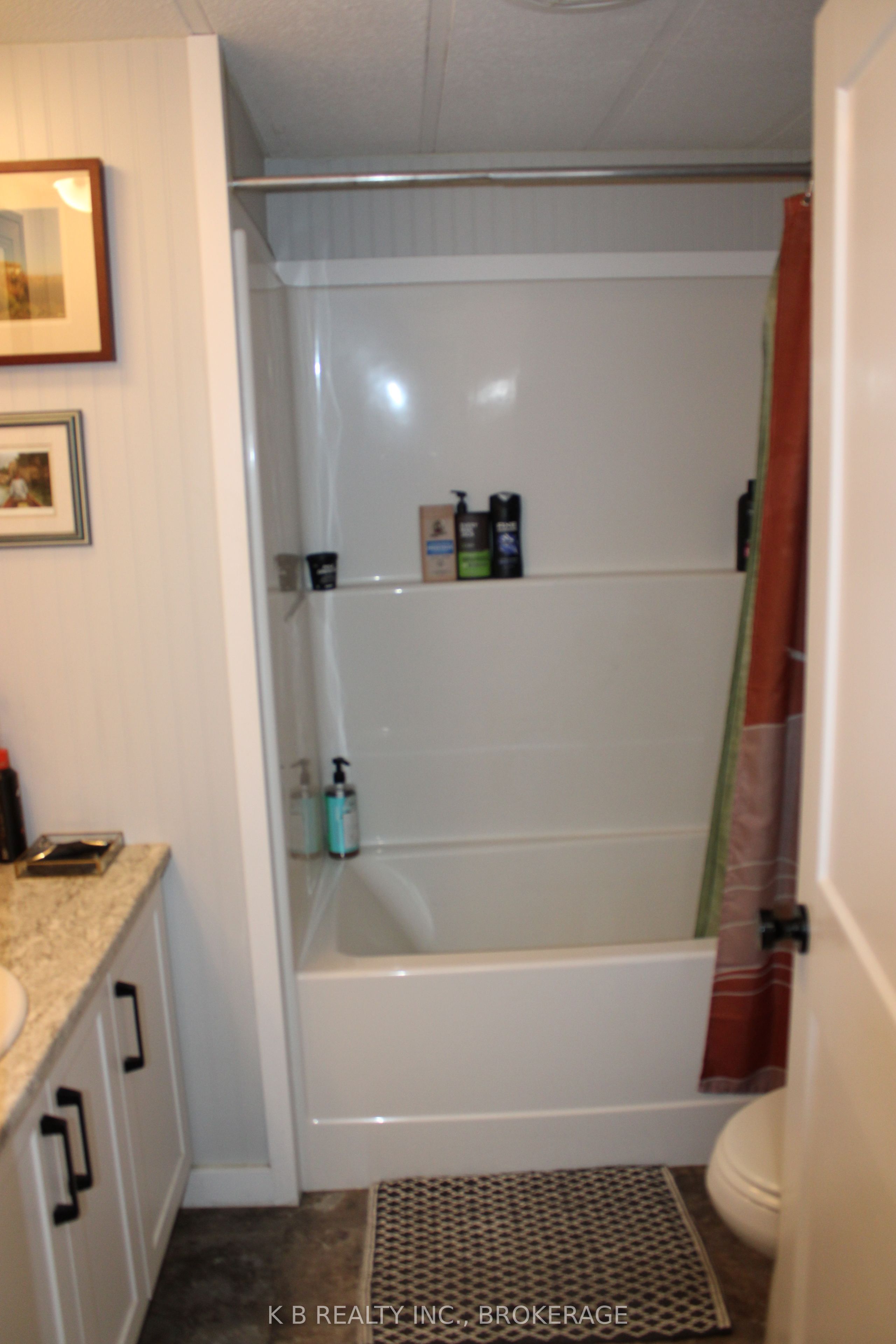 4 Cedar Street W Property Photo 13