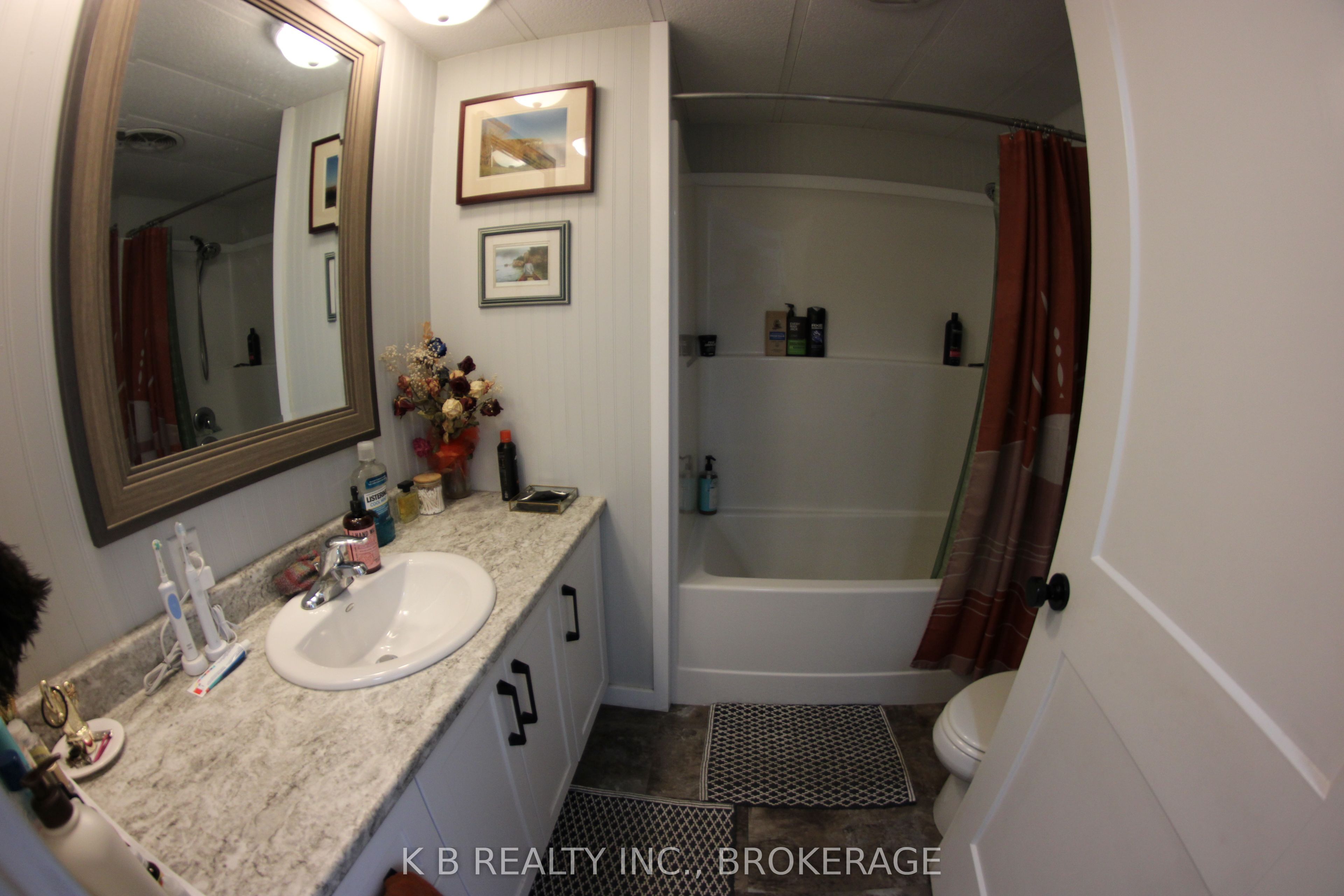 4 Cedar Street W Property Photo 14