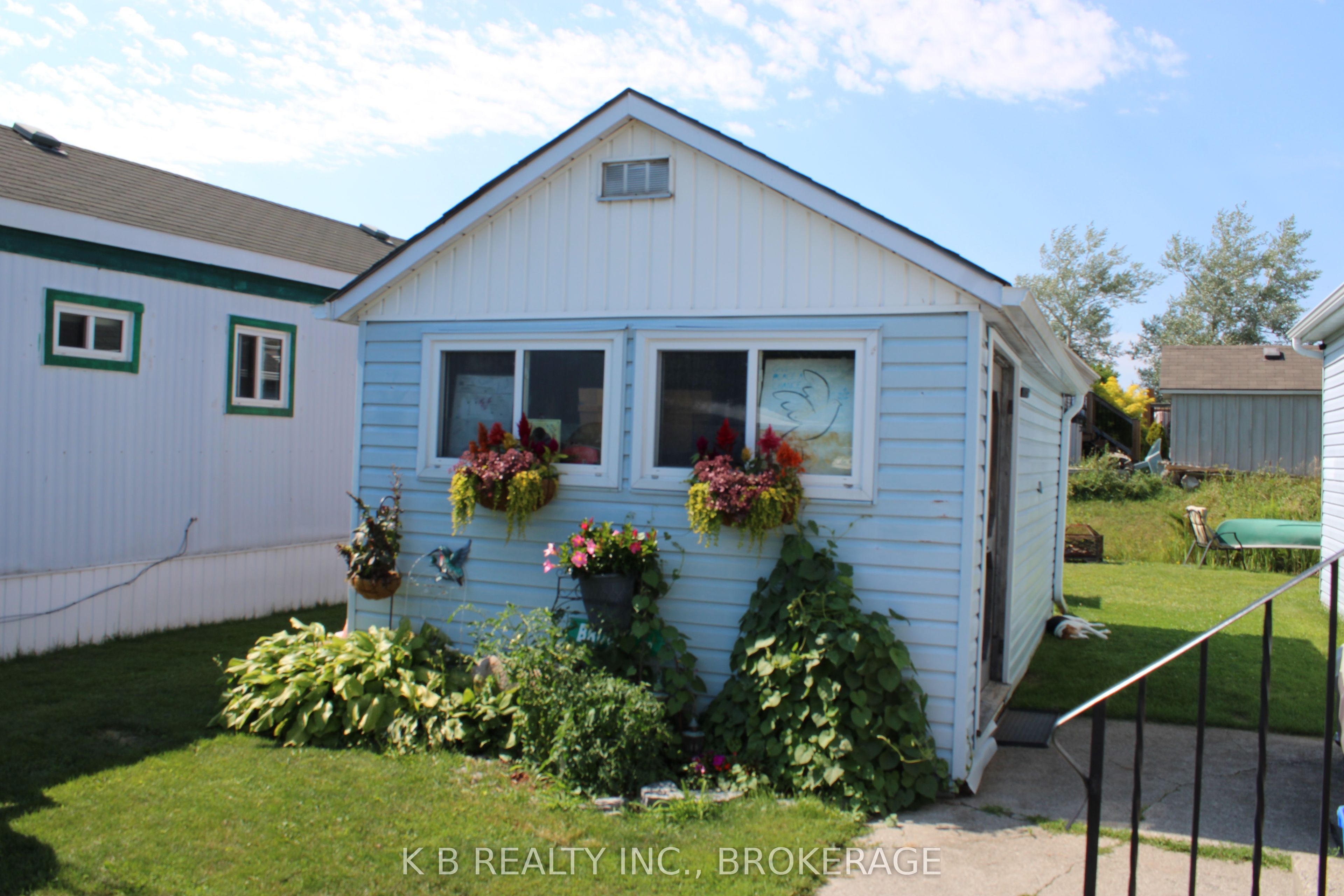 4 Cedar Street W Property Photo 18