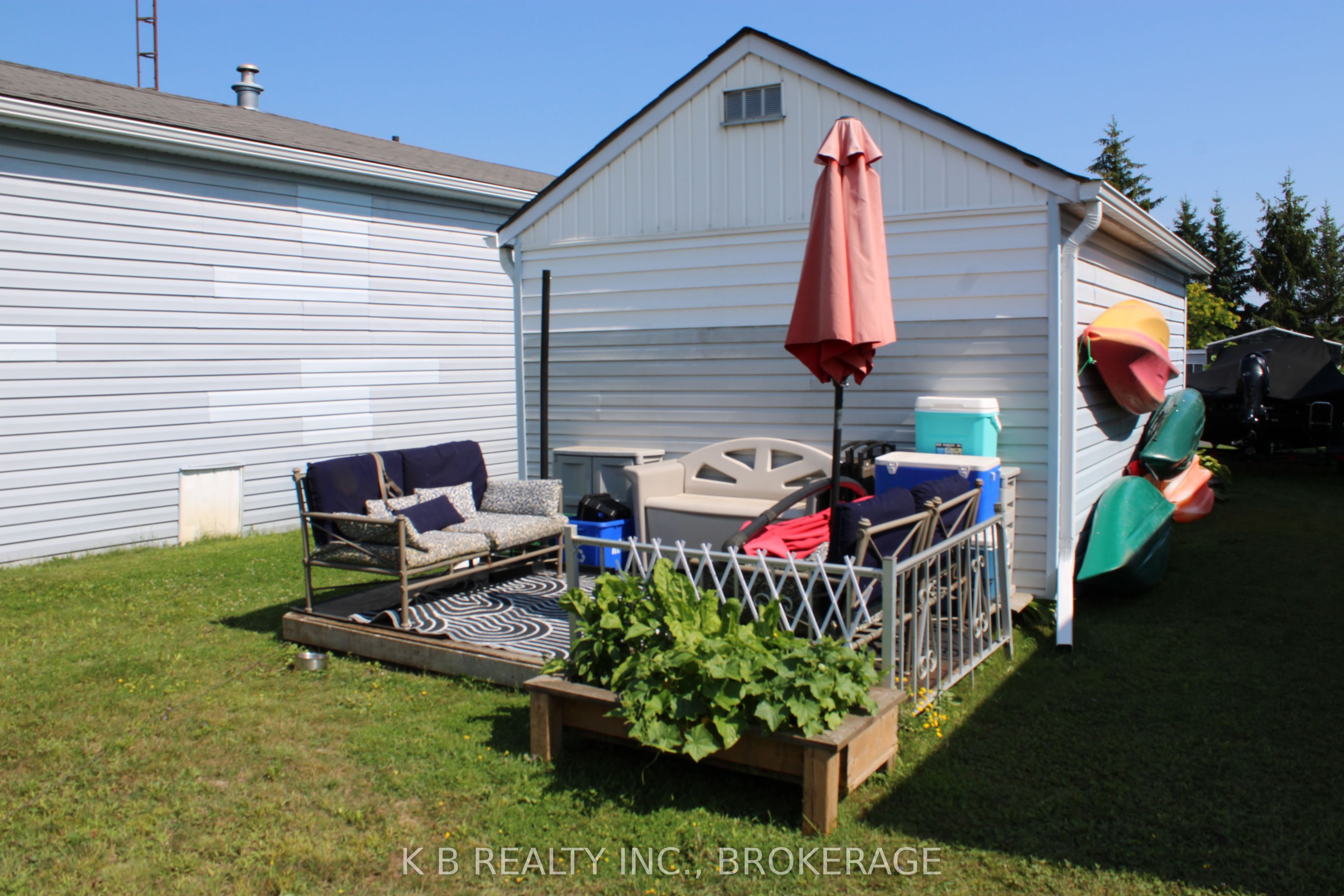4 Cedar Street W Property Photo 19