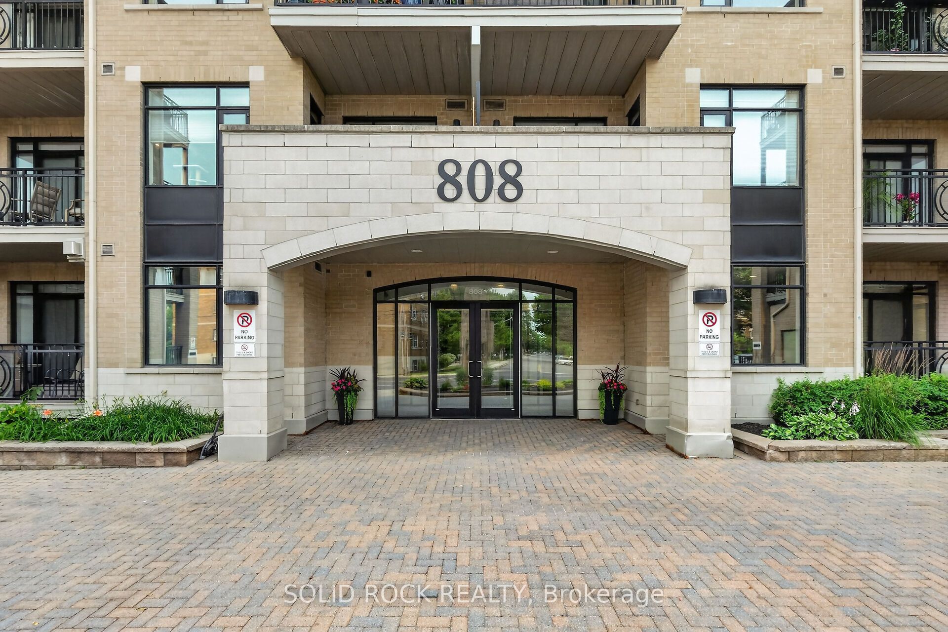 808 Bronson Avenue Ph18 Property Photo 2