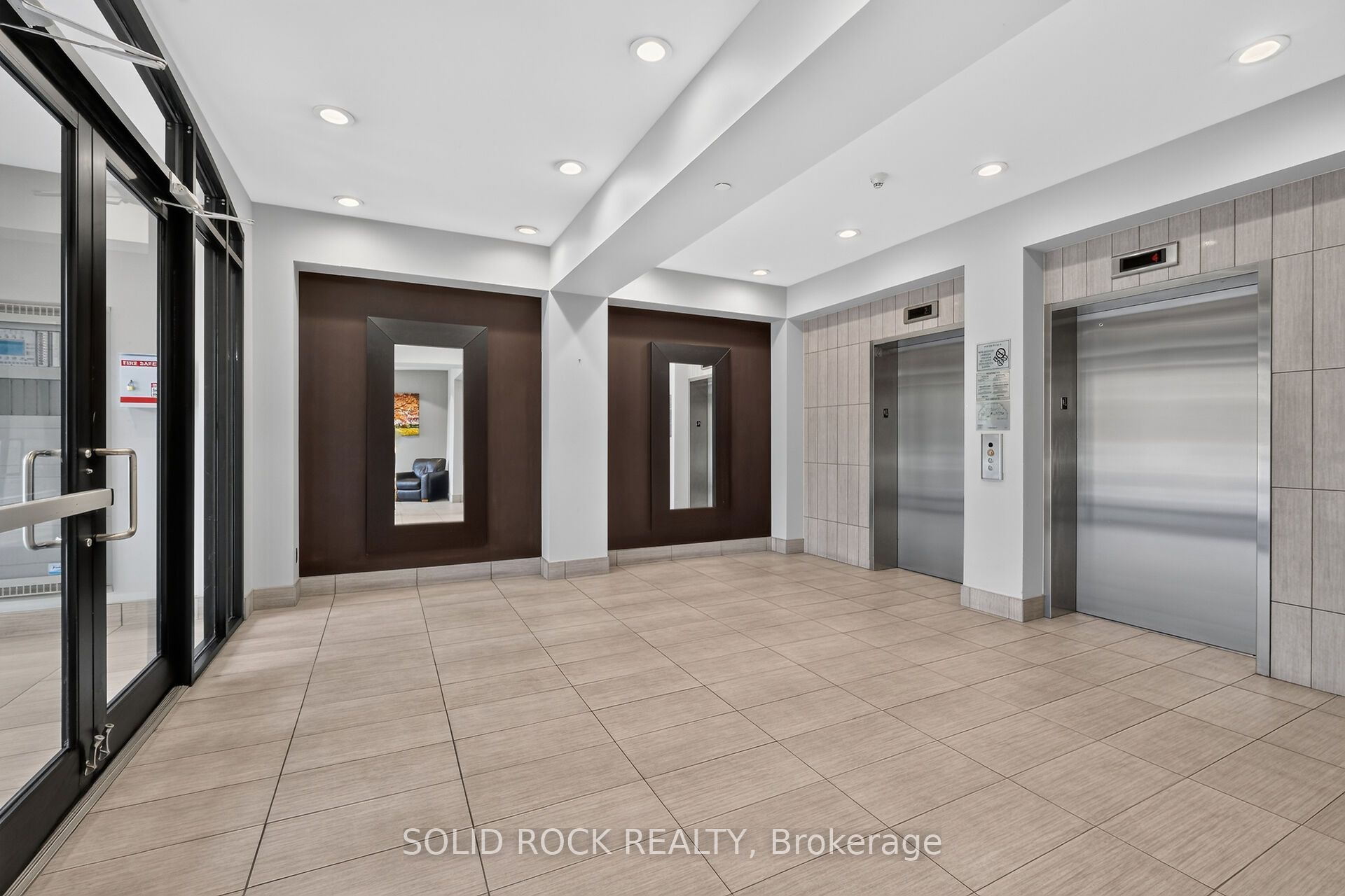 808 Bronson Avenue Ph18 Property Photo 4