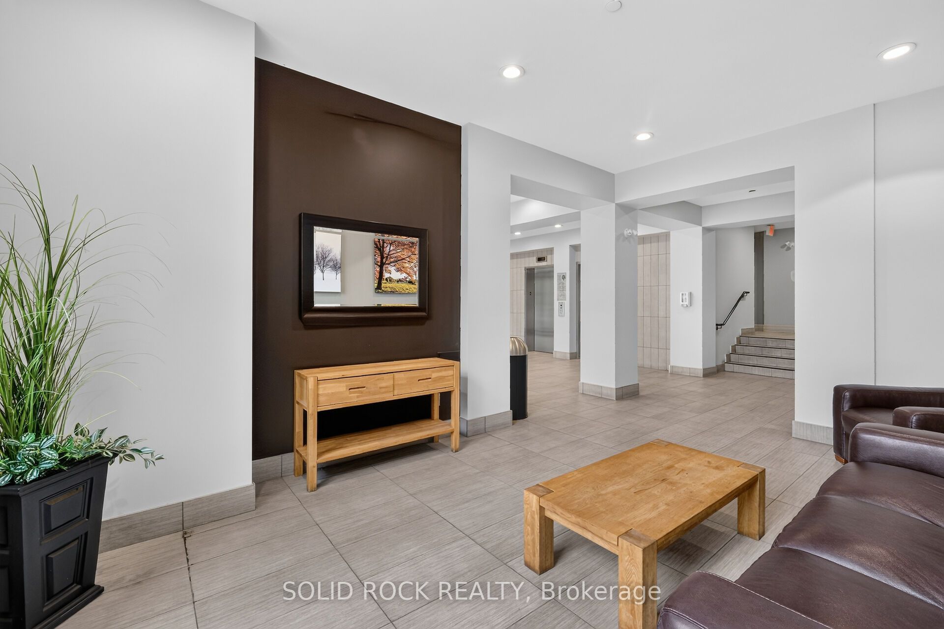 808 Bronson Avenue Ph18 Property Photo 5