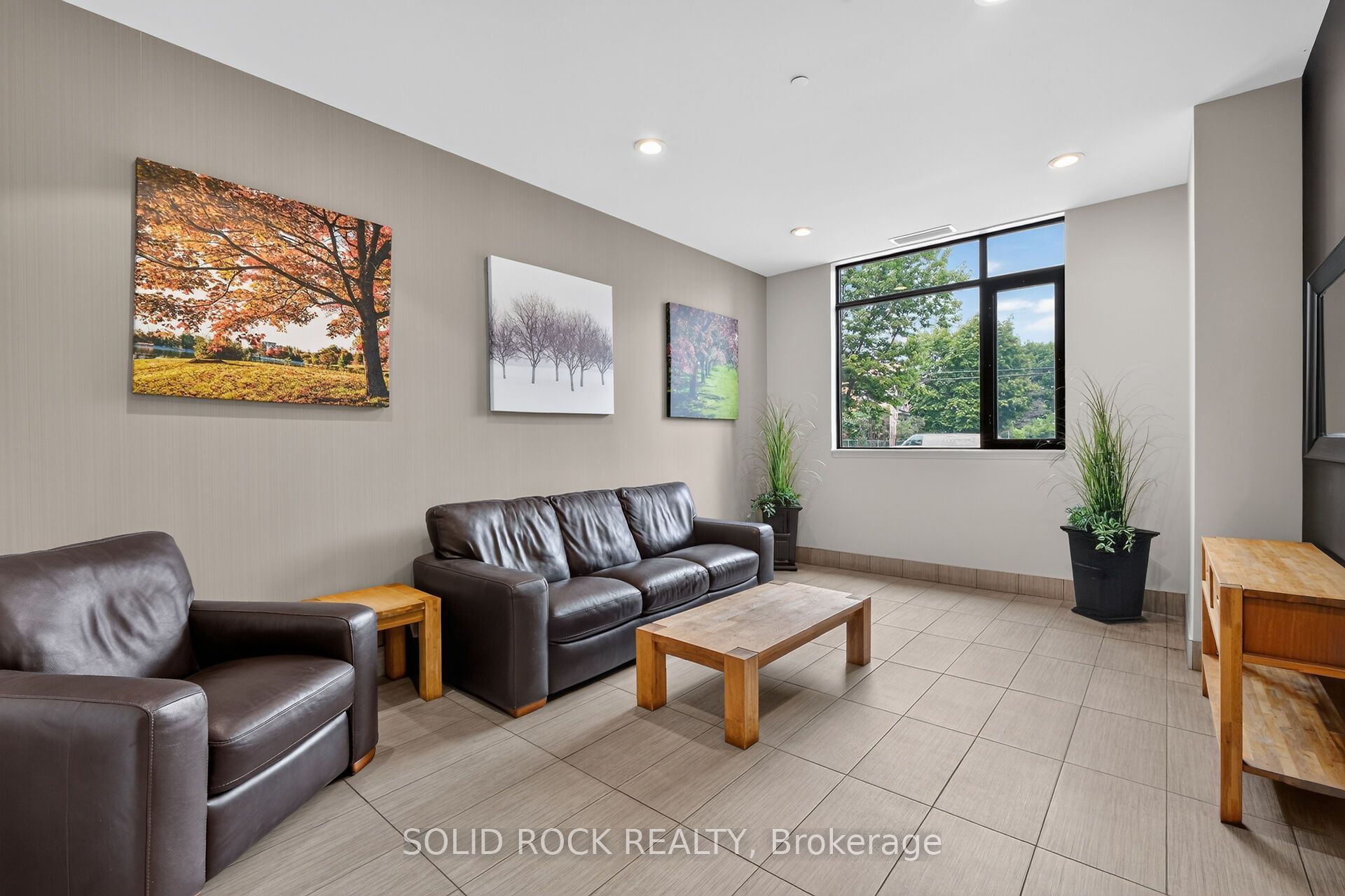 808 Bronson Avenue Ph18 Property Photo 6