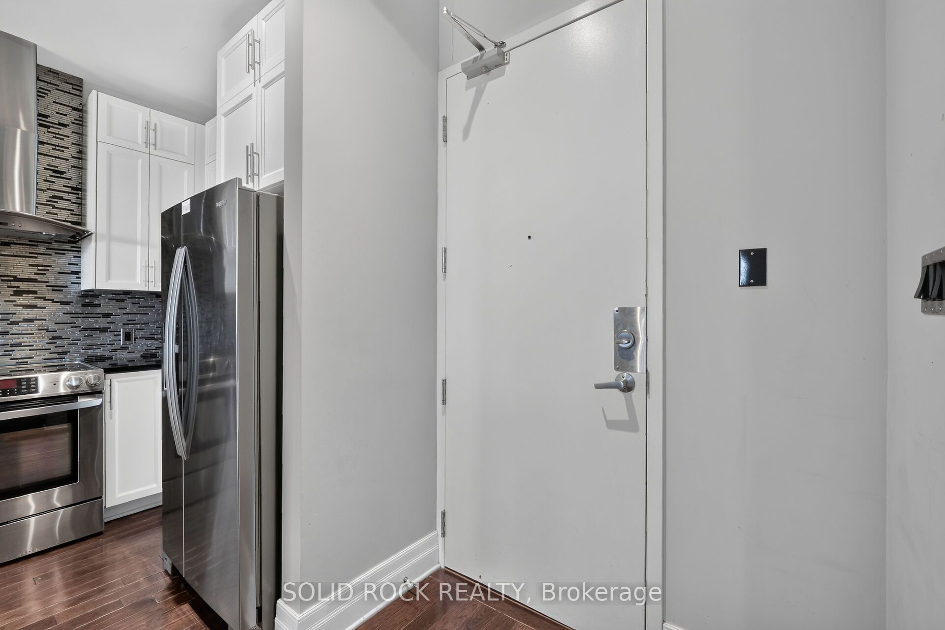 808 Bronson Avenue Ph18 Property Photo 10