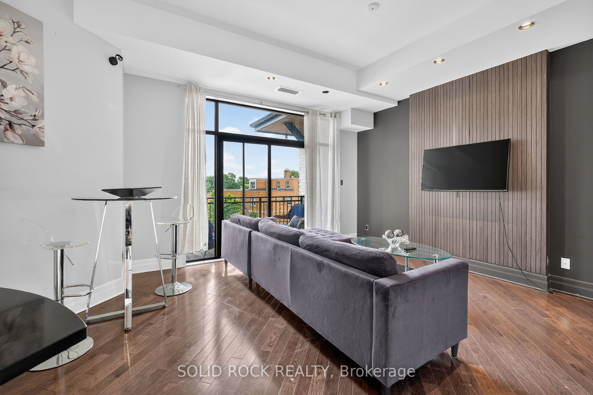808 Bronson Avenue Ph18 Property Photo 13