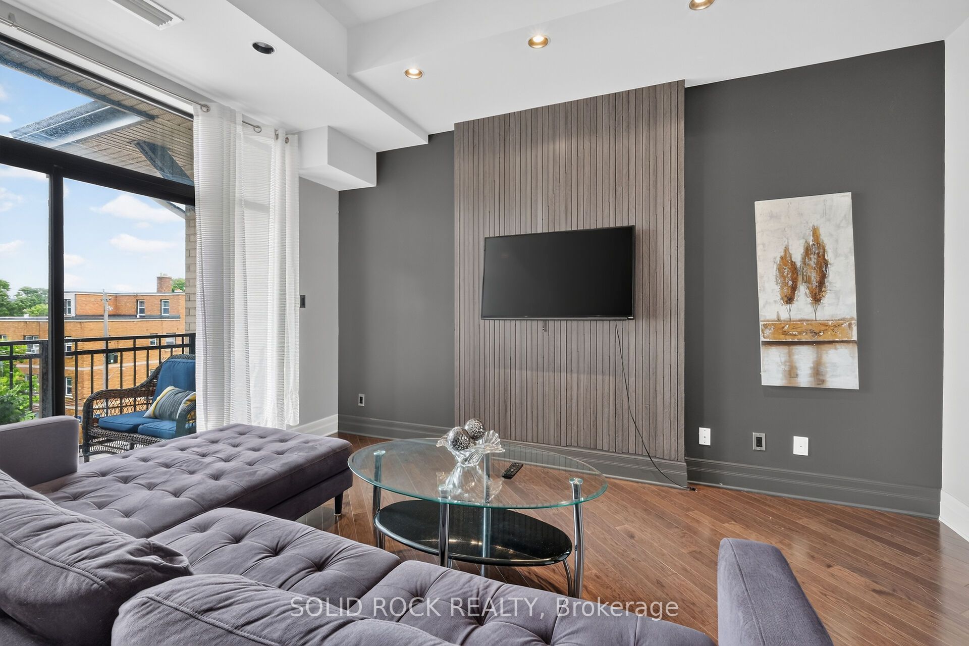 808 Bronson Avenue Ph18 Property Photo 14