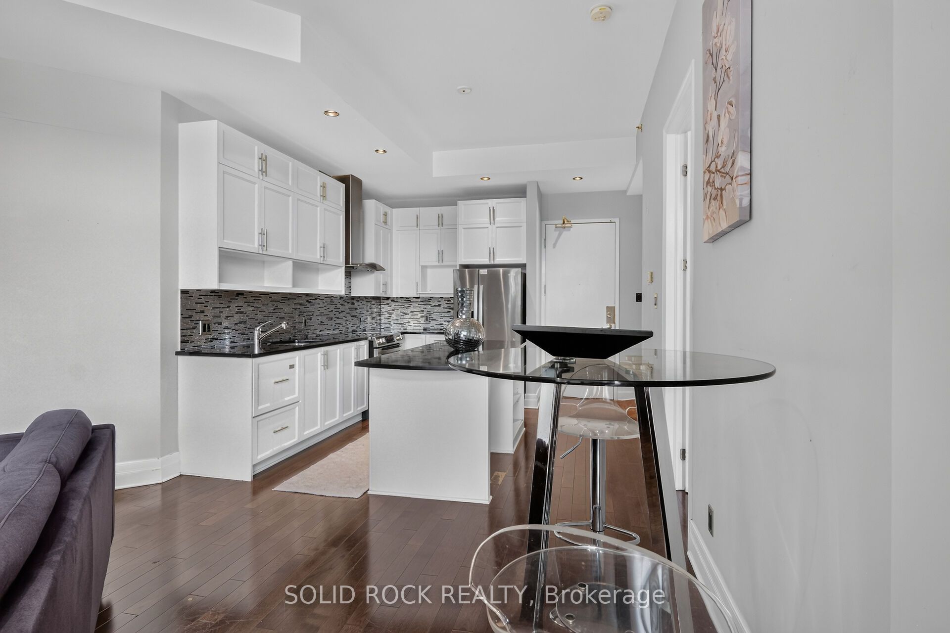 808 Bronson Avenue Ph18 Property Photo 15