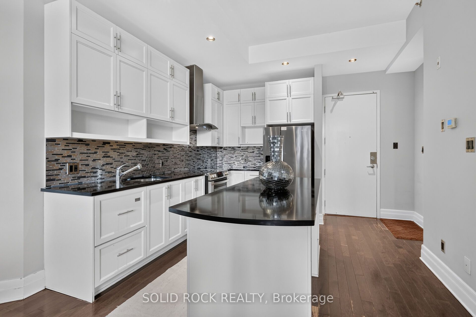 808 Bronson Avenue Ph18 Property Photo 20
