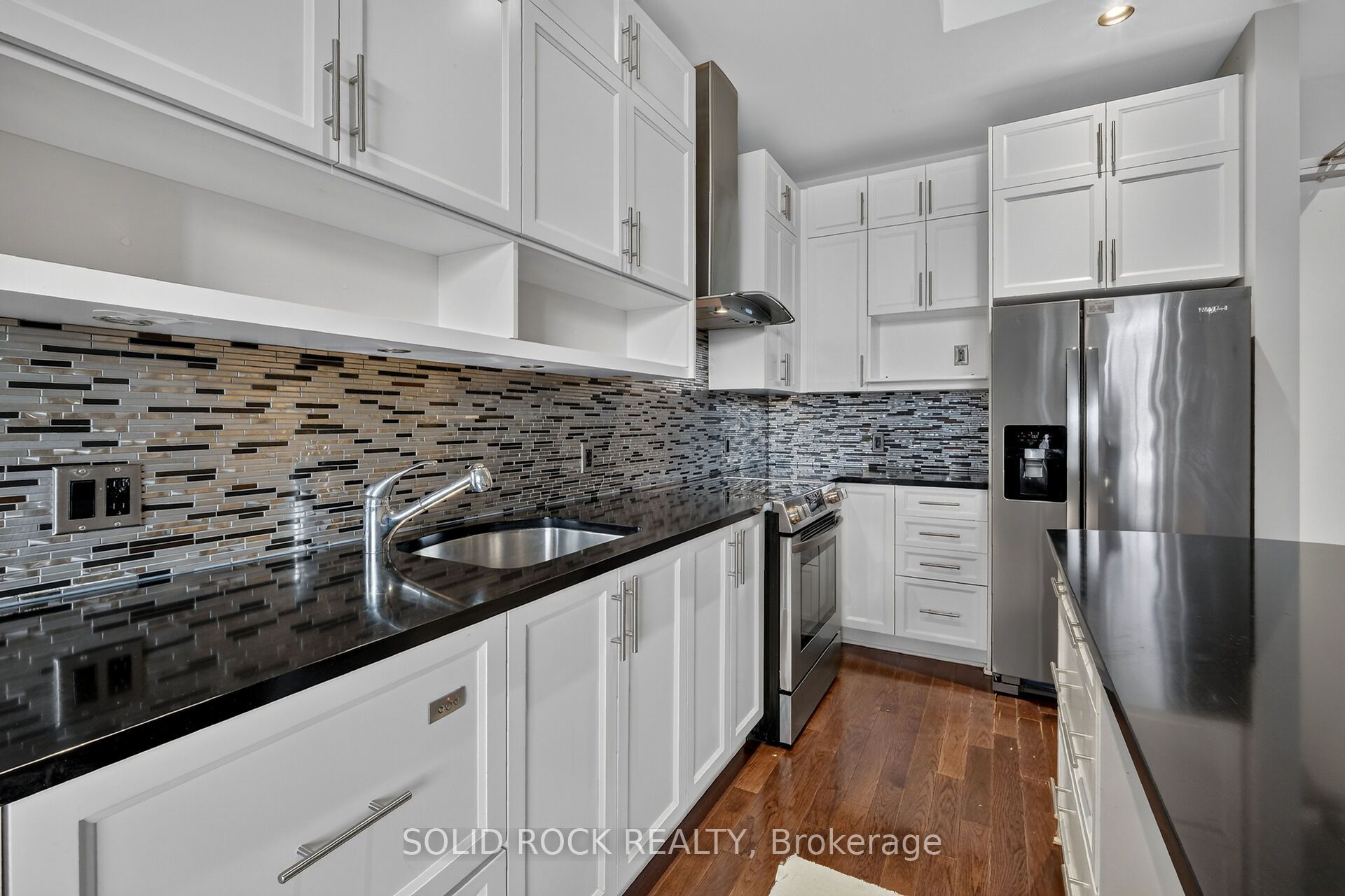 808 Bronson Avenue Ph18 Property Photo 23