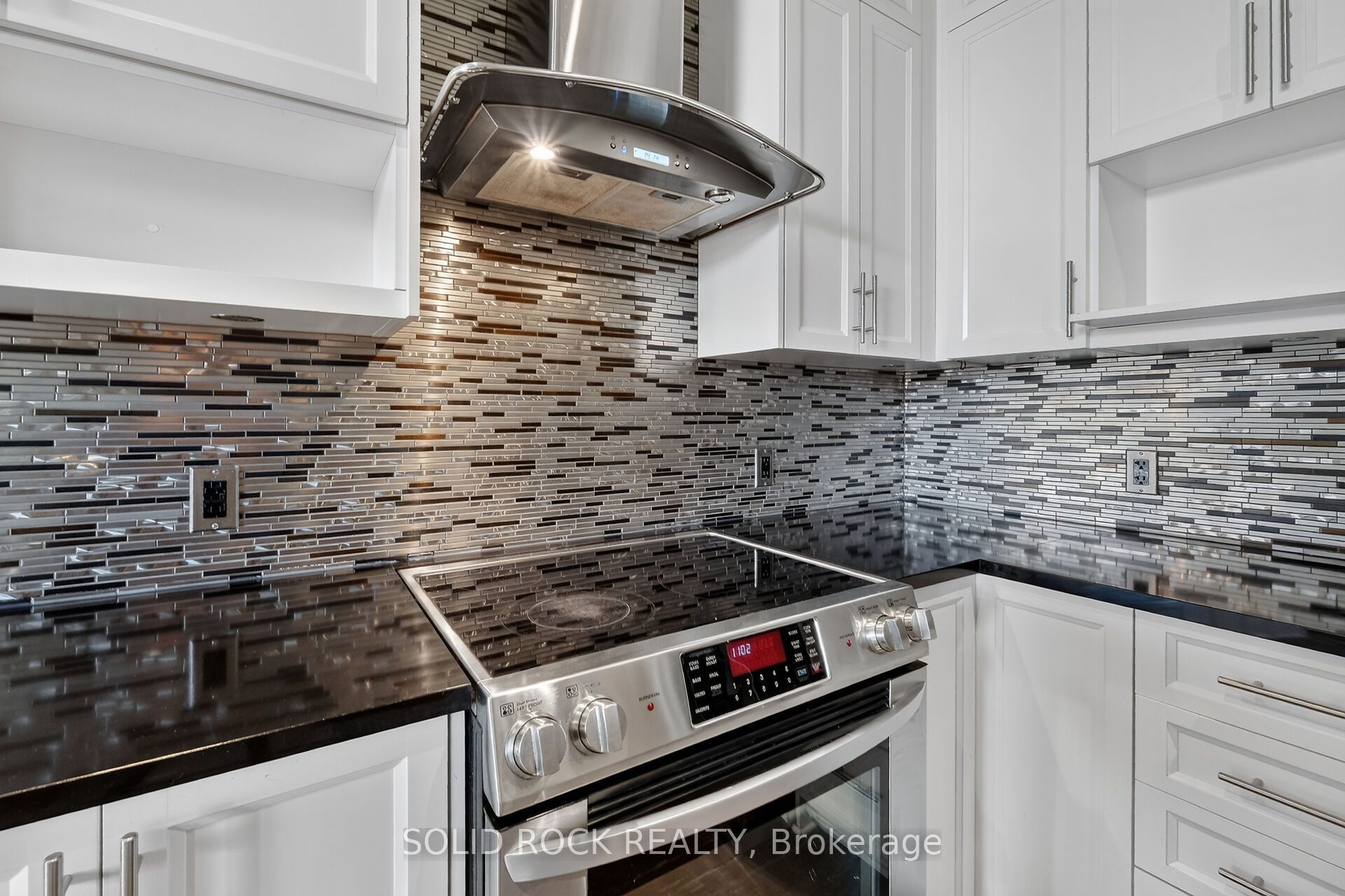 808 Bronson Avenue Ph18 Property Photo 25