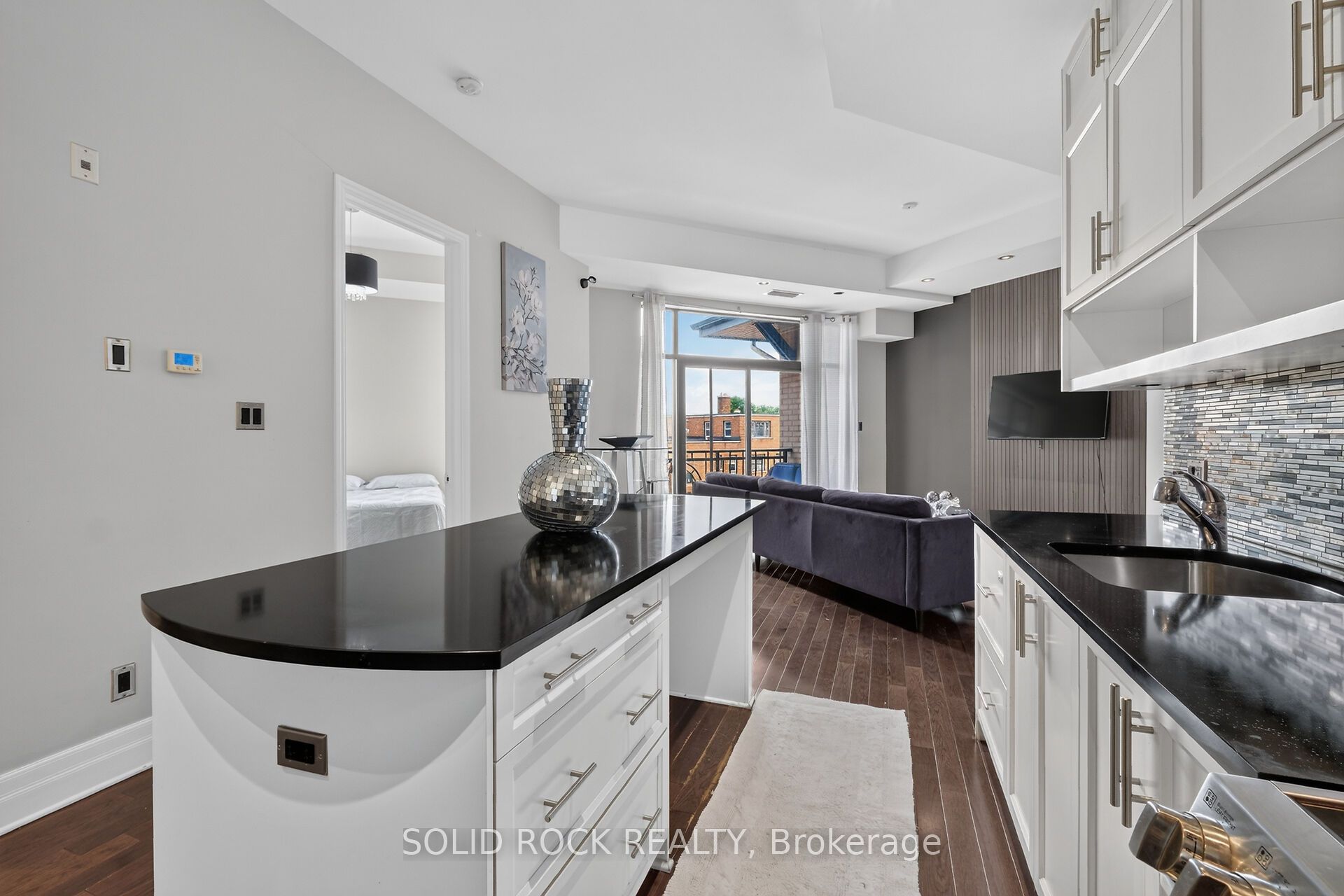 808 Bronson Avenue Ph18 Property Photo 26