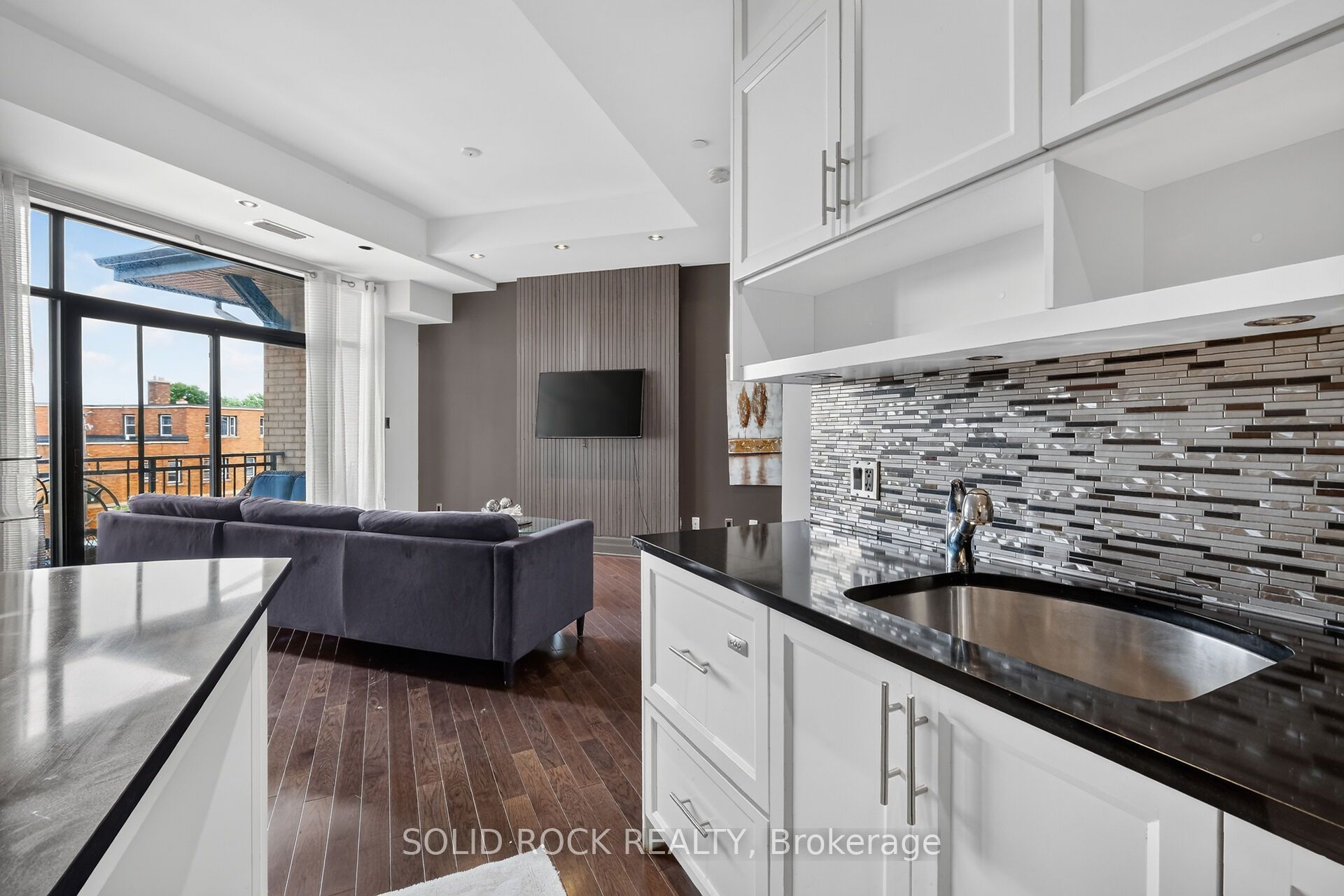 808 Bronson Avenue Ph18 Property Photo 27