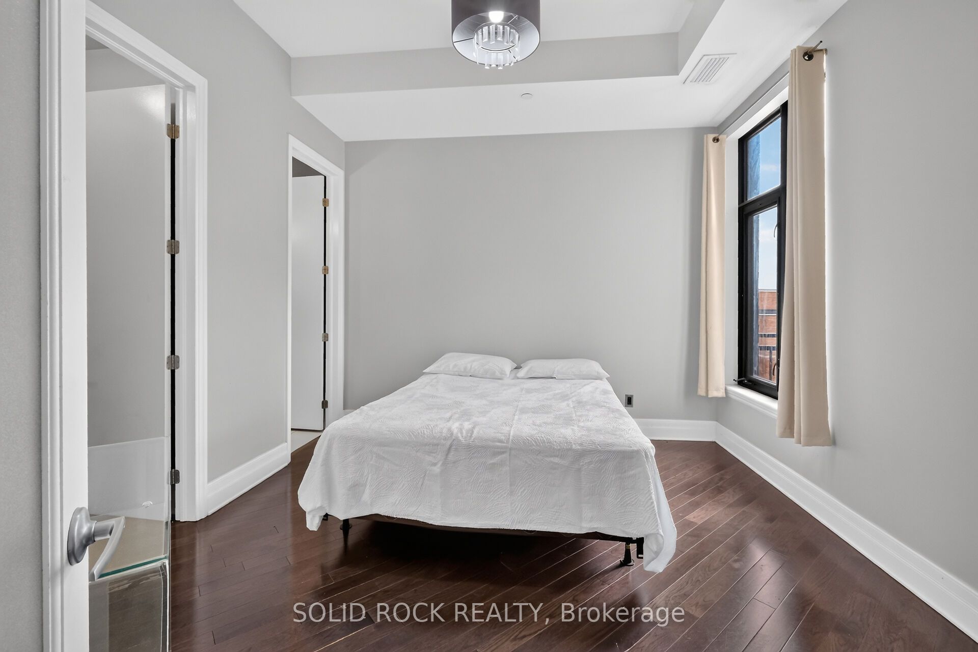 808 Bronson Avenue Ph18 Property Photo 32