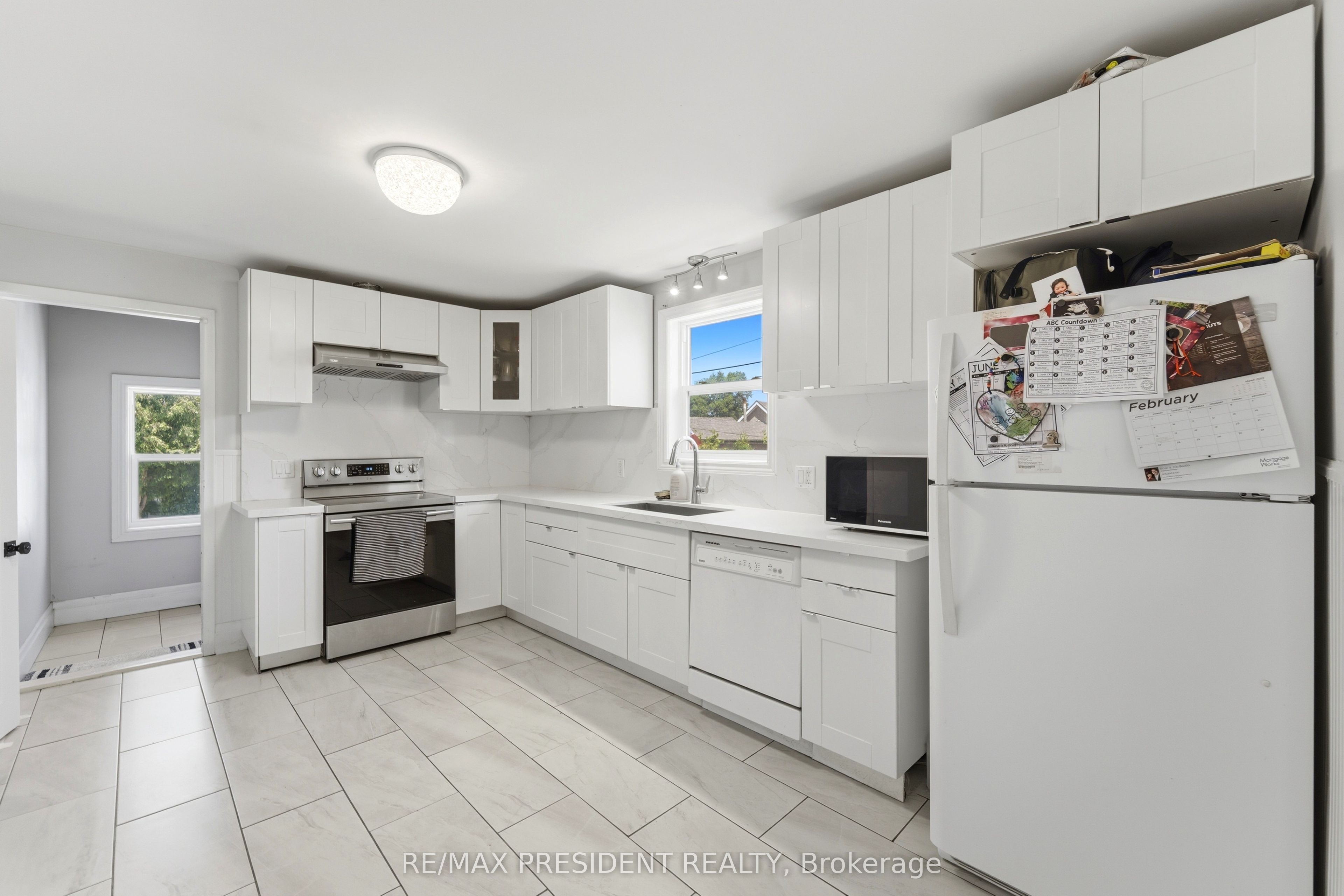 43 Adair Avenue N Property Photo 6