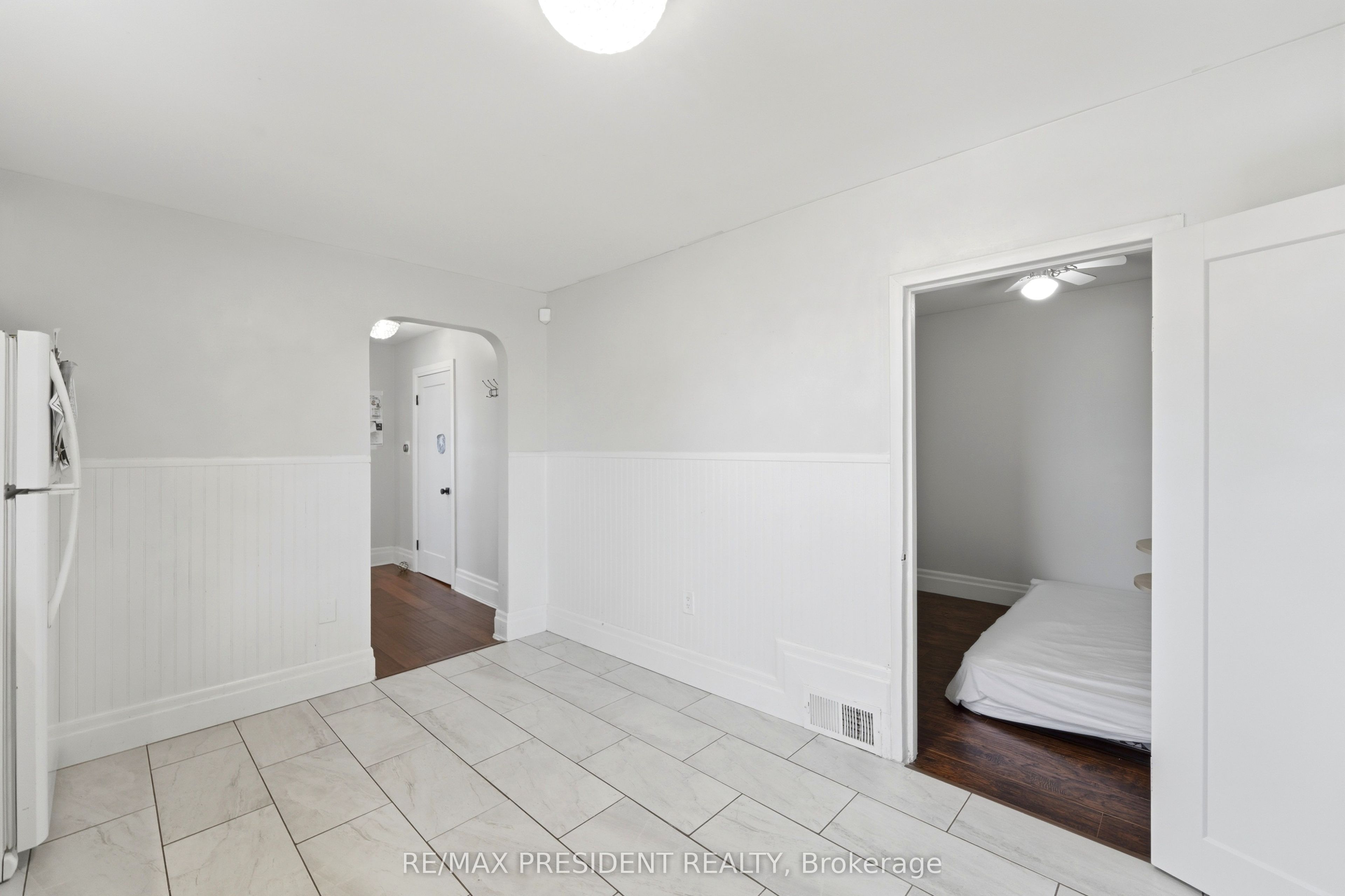 43 Adair Avenue N Property Photo 10