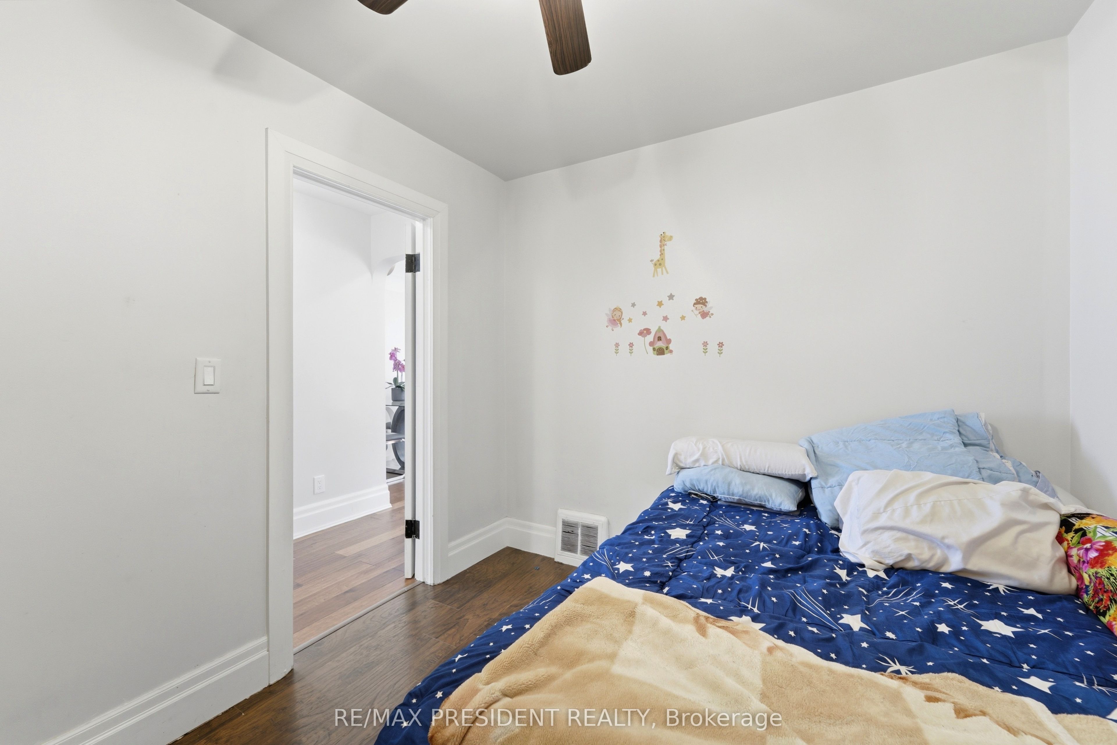 43 Adair Avenue N Property Photo 14