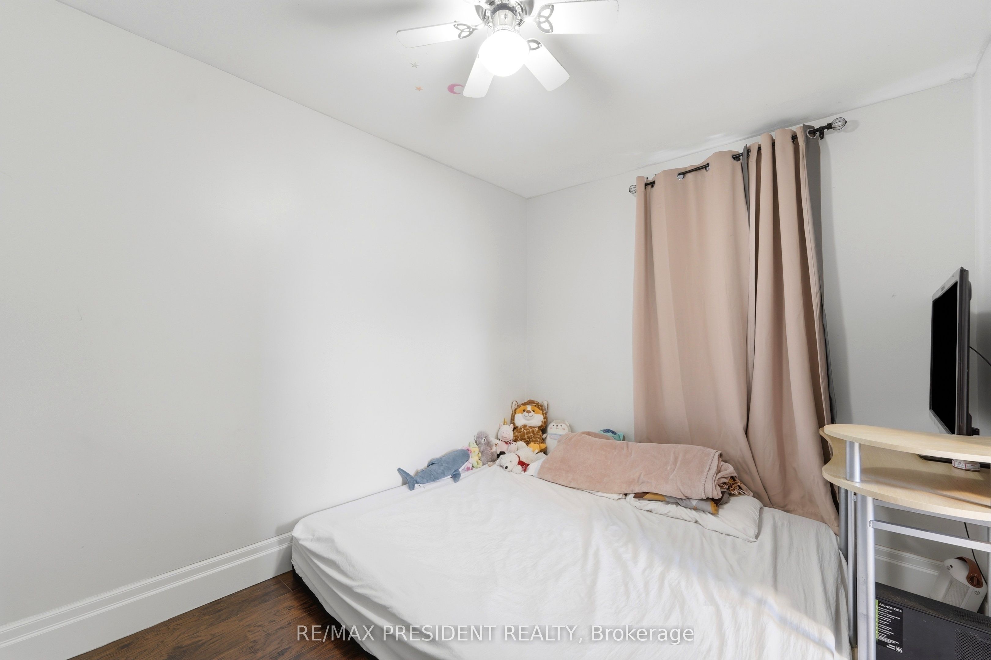 43 Adair Avenue N Property Photo 16