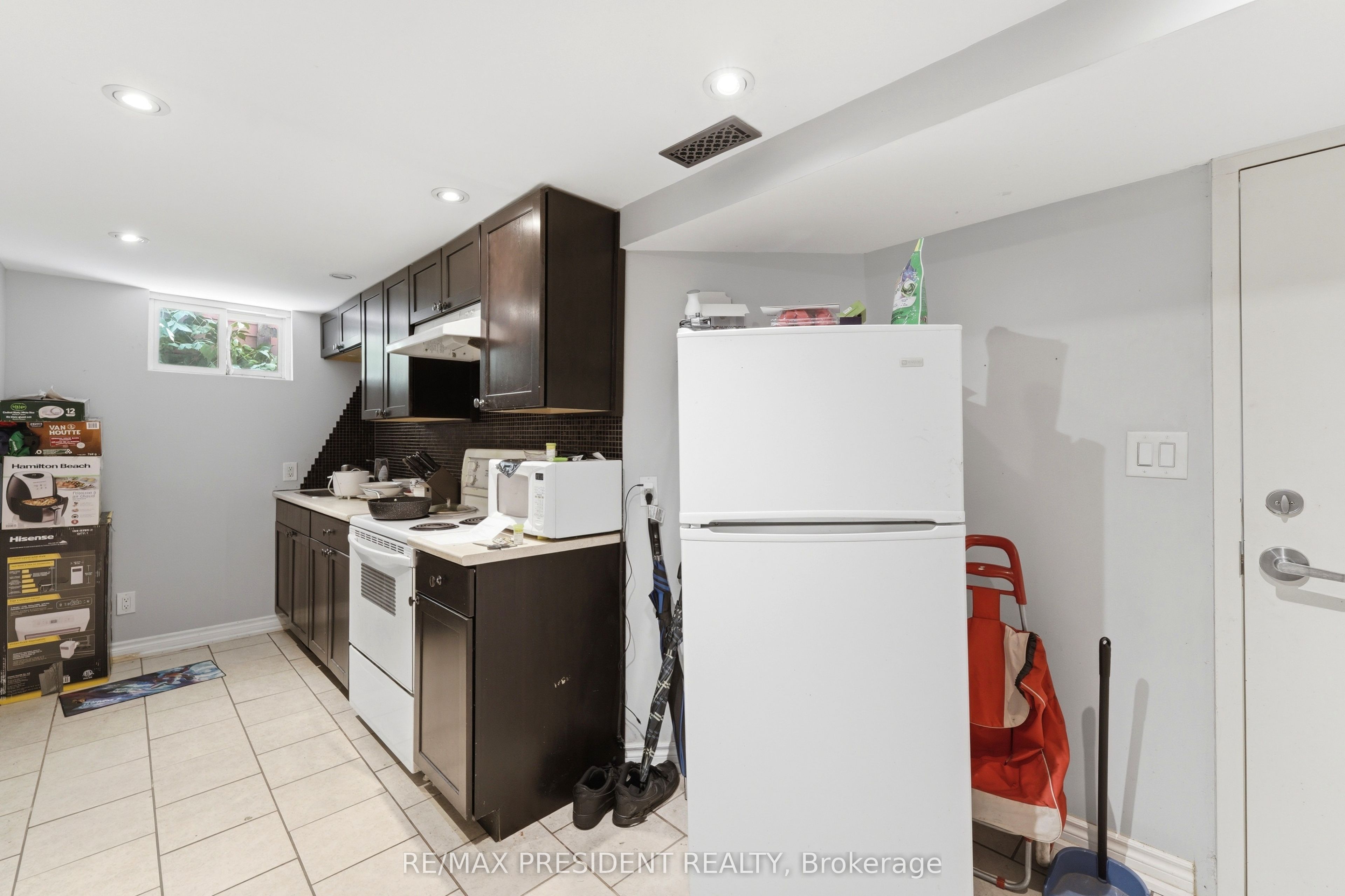 43 Adair Avenue N Property Photo 19