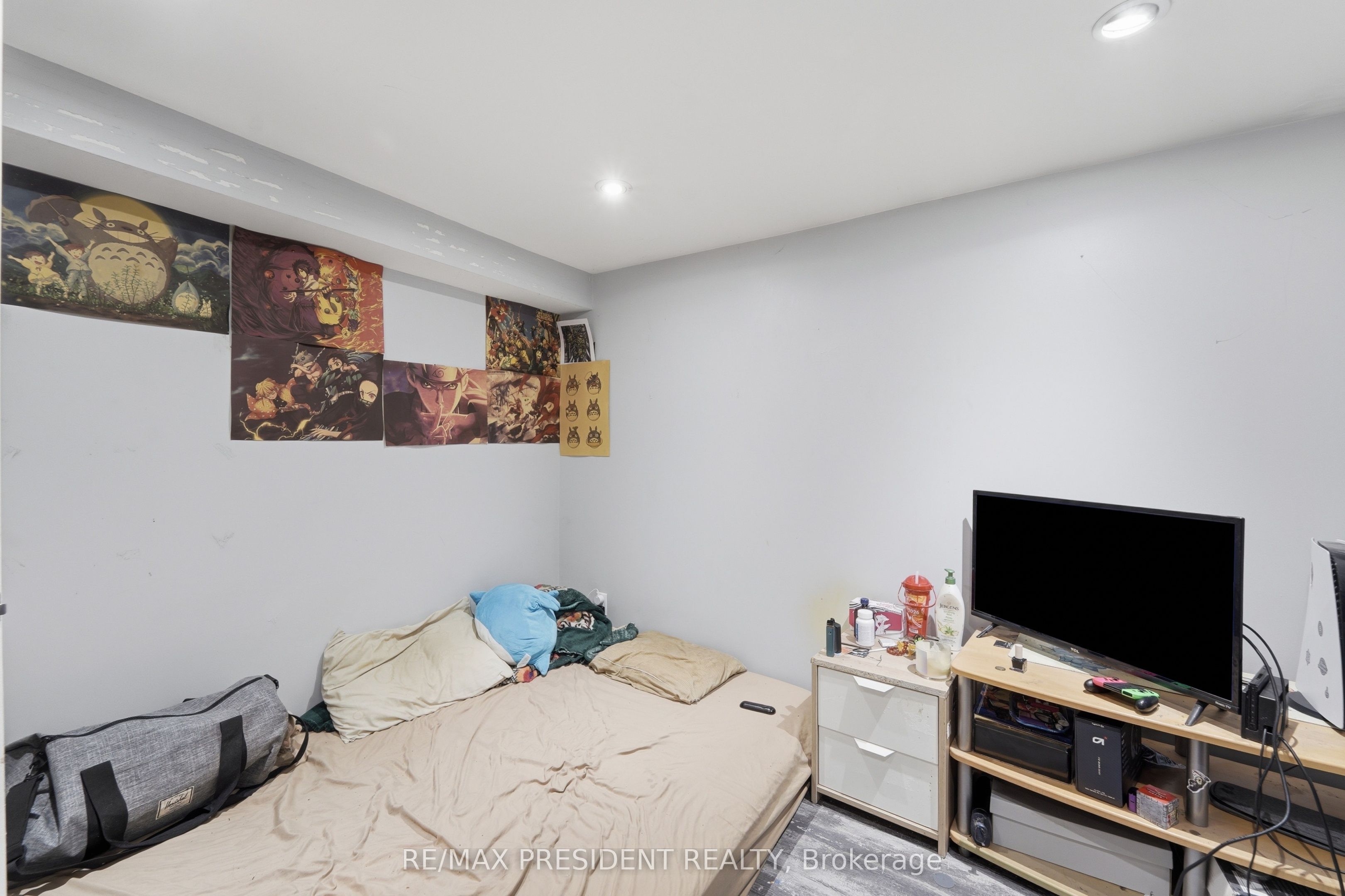 43 Adair Avenue N Property Photo 21