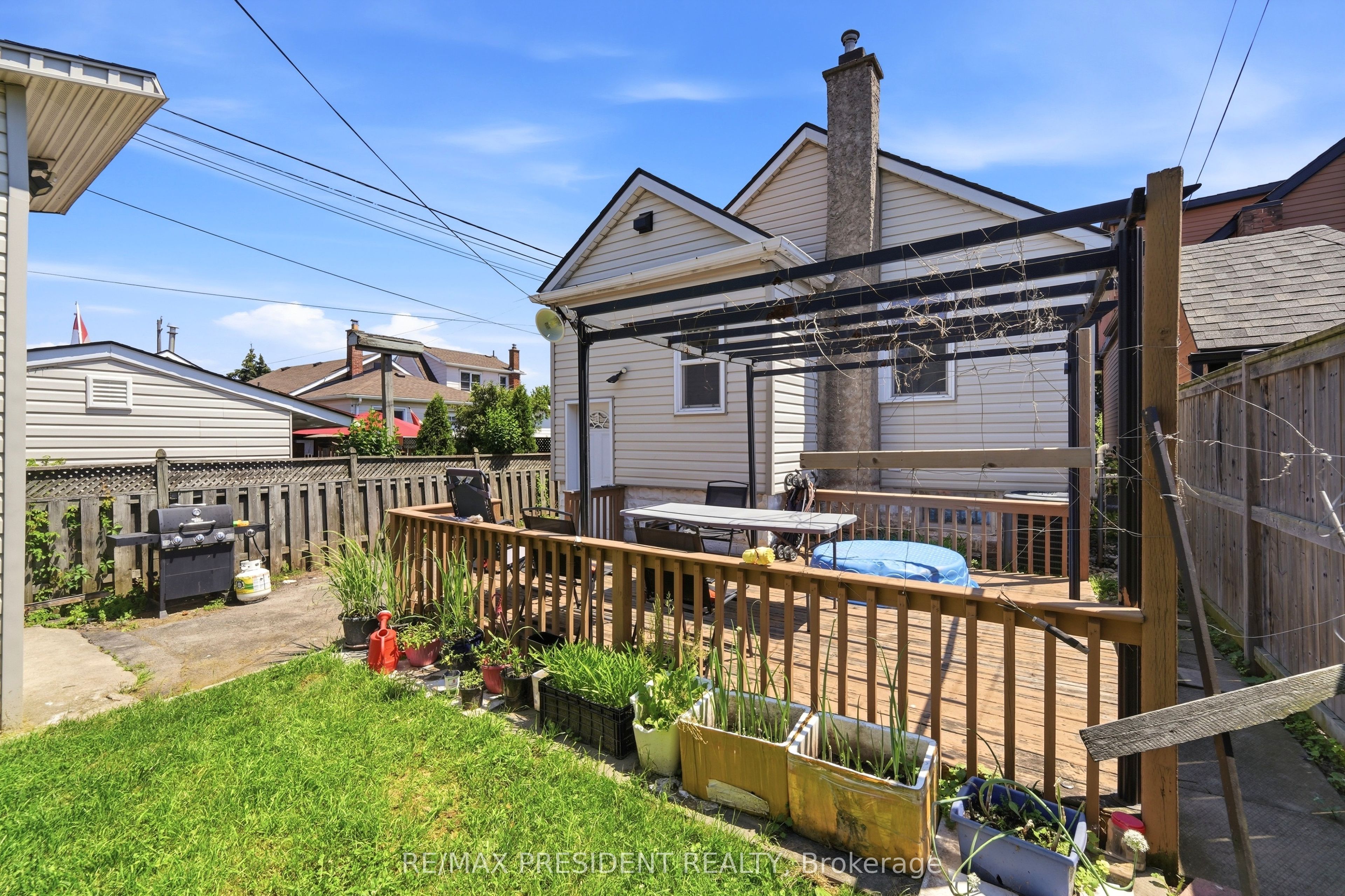 43 Adair Avenue N Property Photo 25