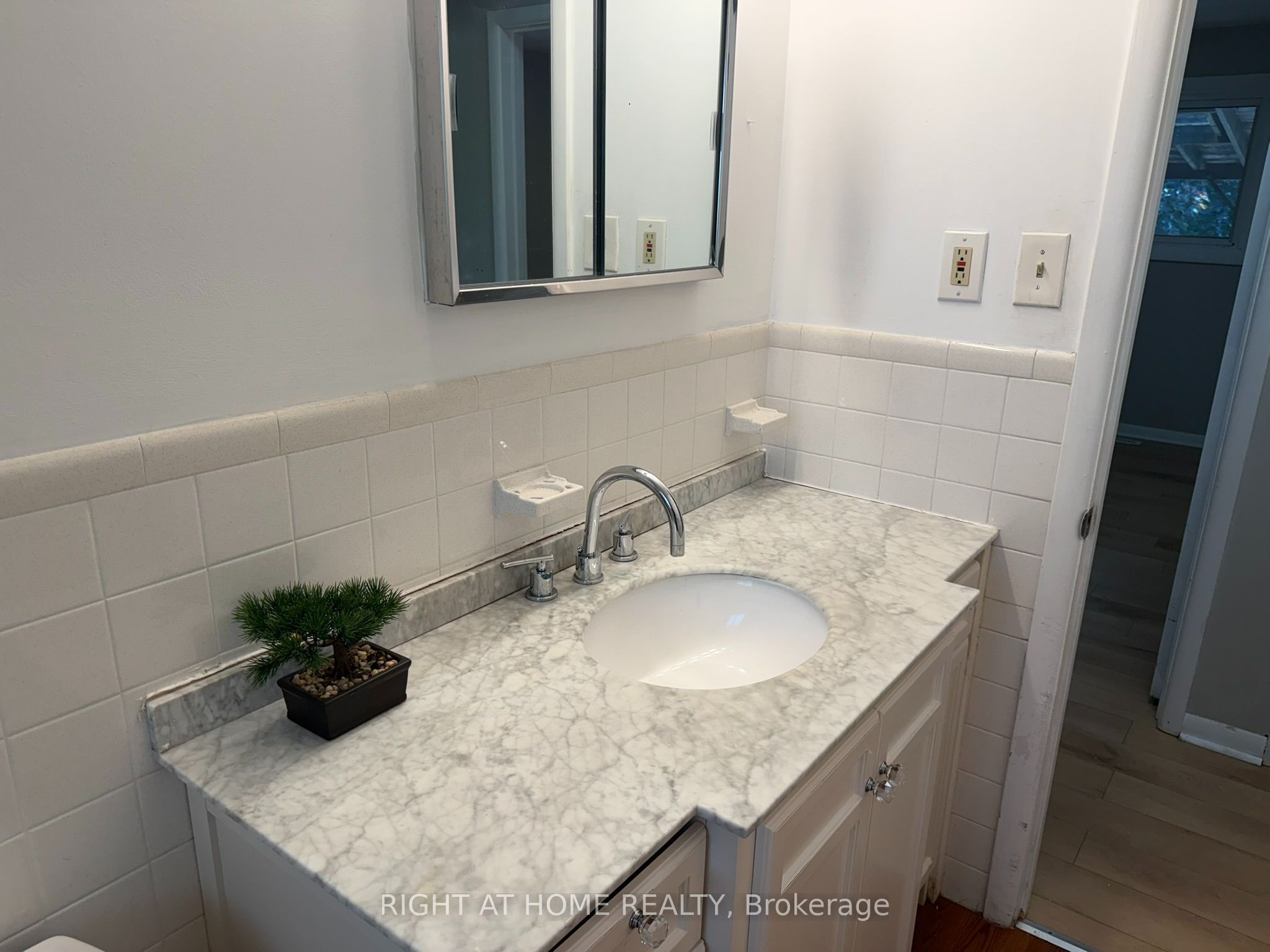 42 Oneida Road Property Photo 7