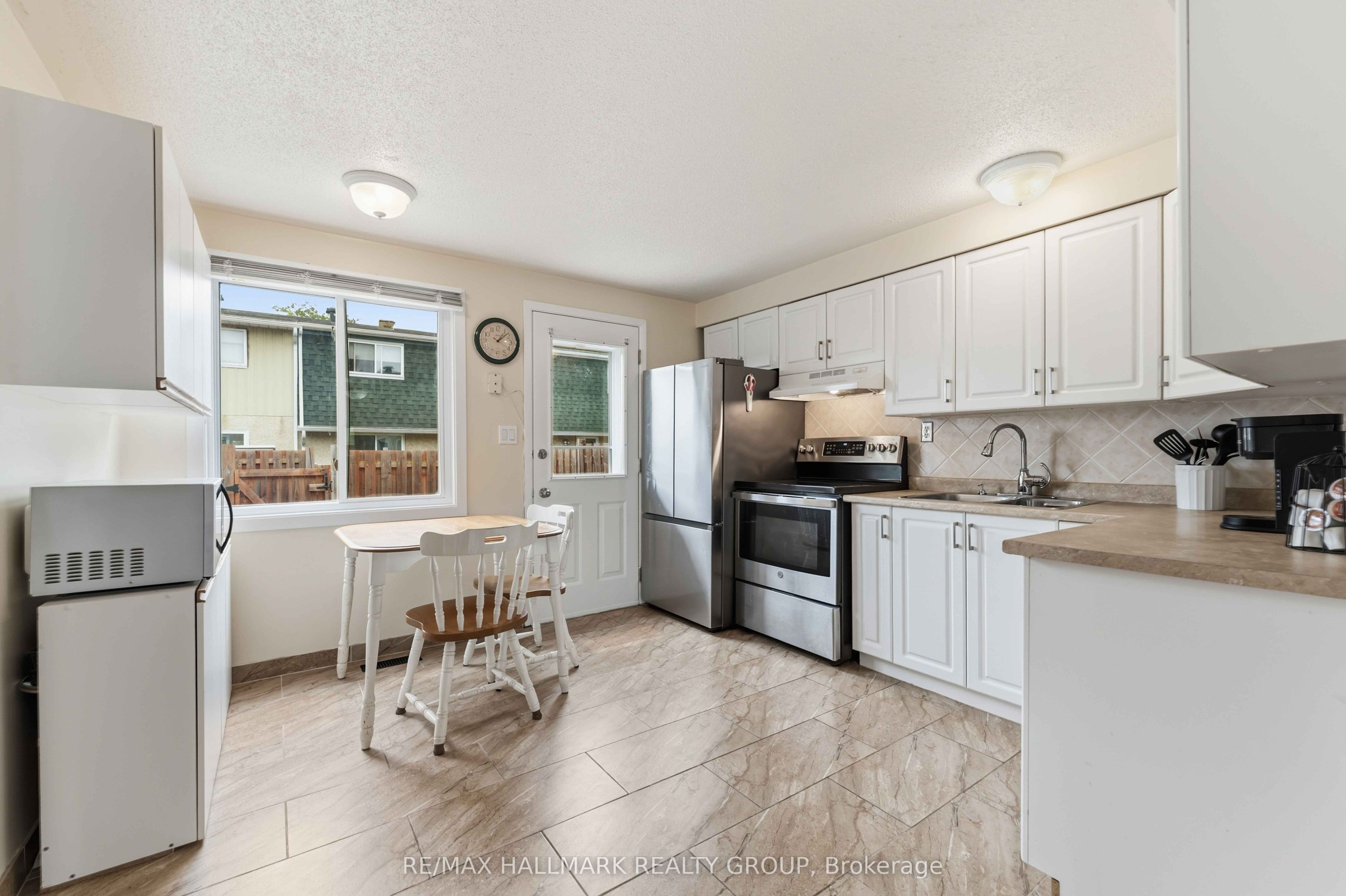 1506 Beaverpond Drive B Property Photo 8