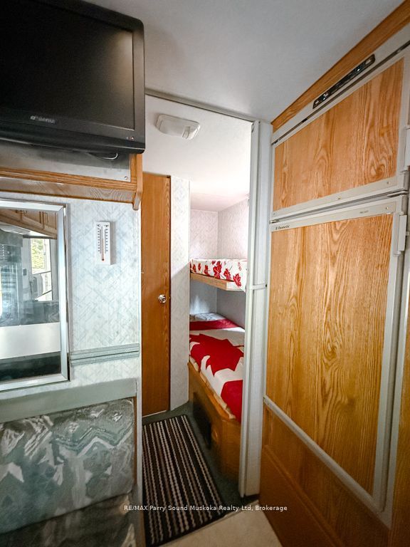 335 Centre Road Property Photo 16