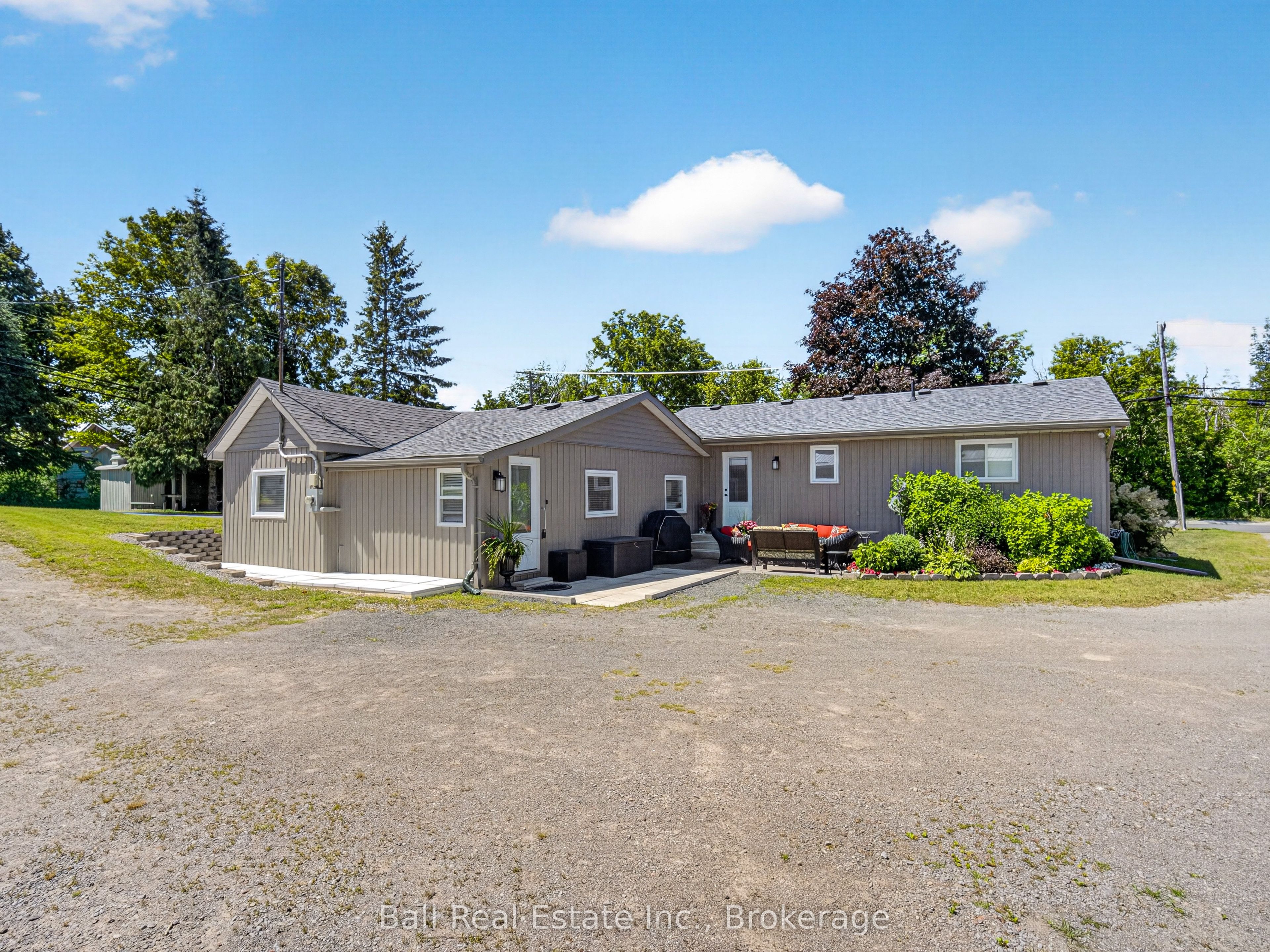 6 Ermatinger Street Property Photo 3
