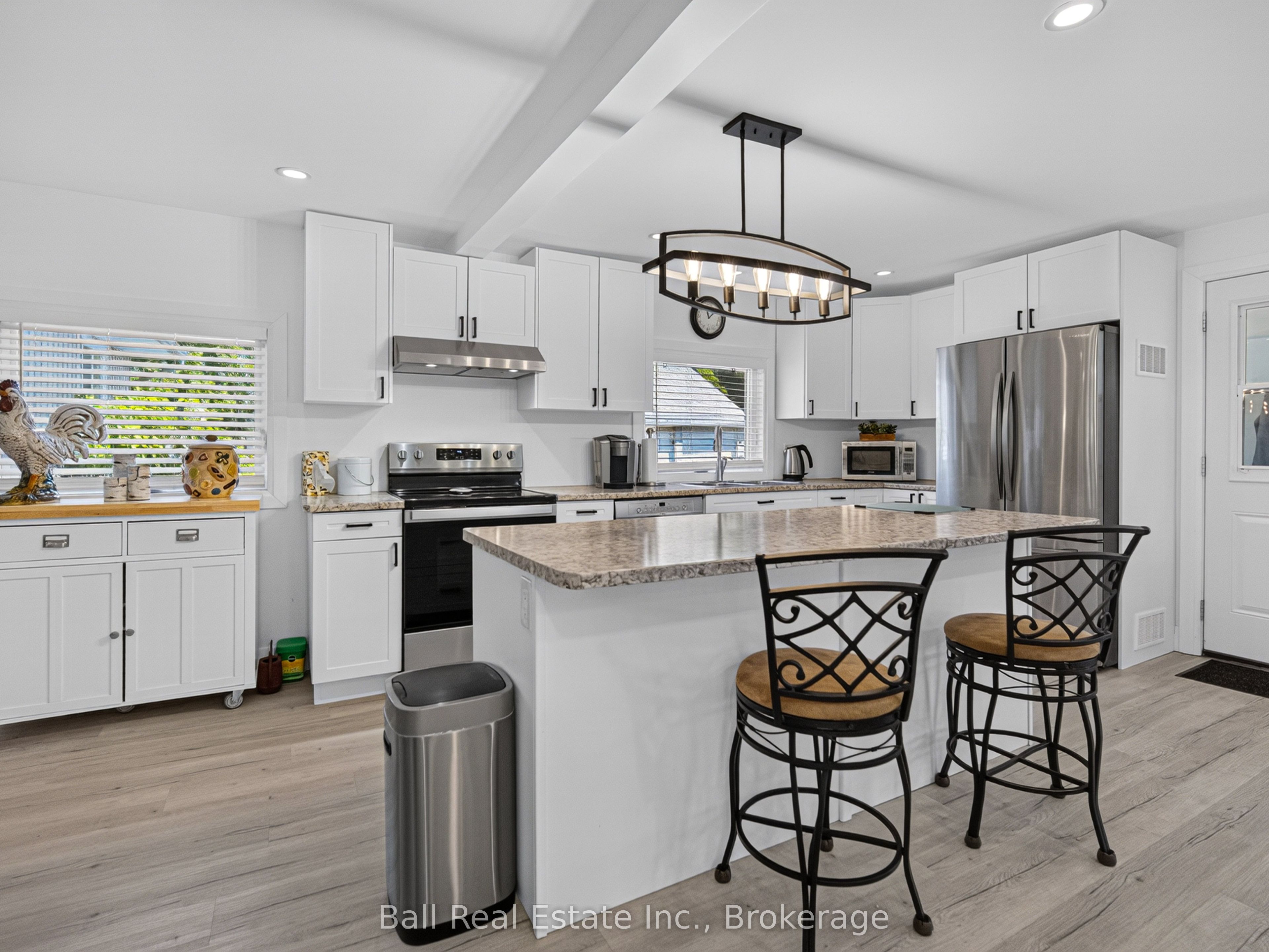 6 Ermatinger Street Property Photo 6