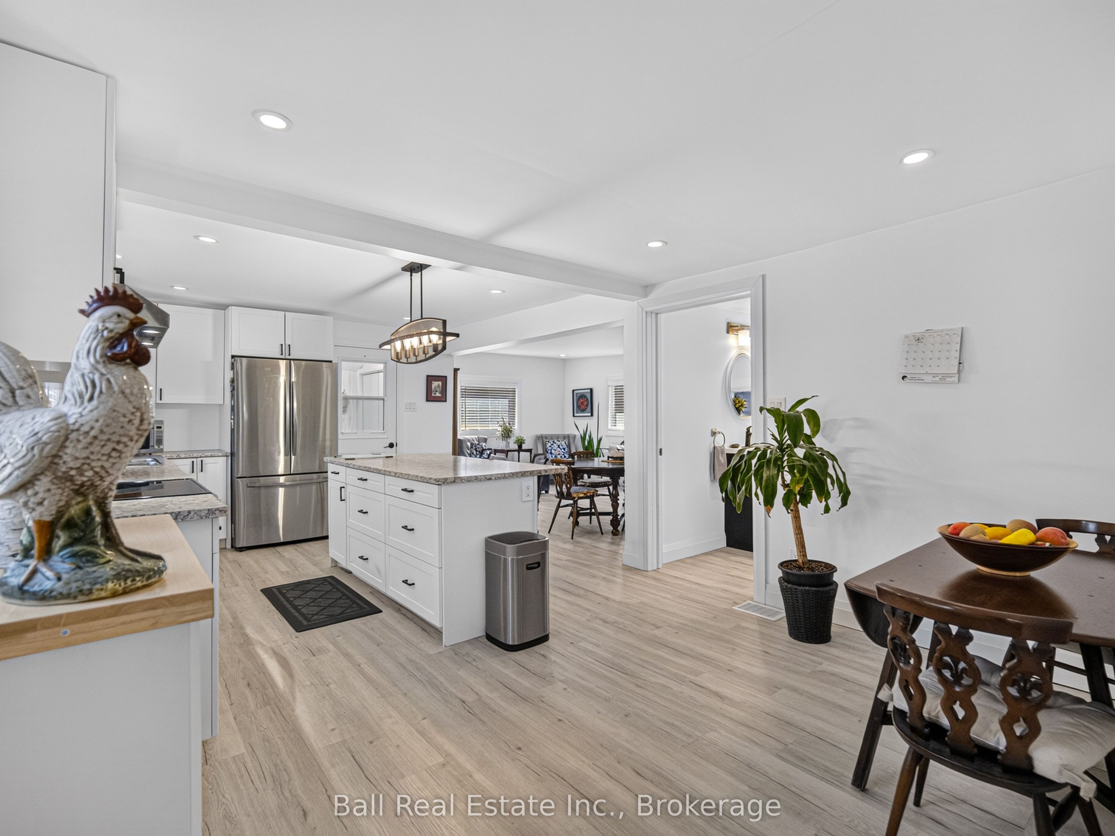 6 Ermatinger Street Property Photo 7