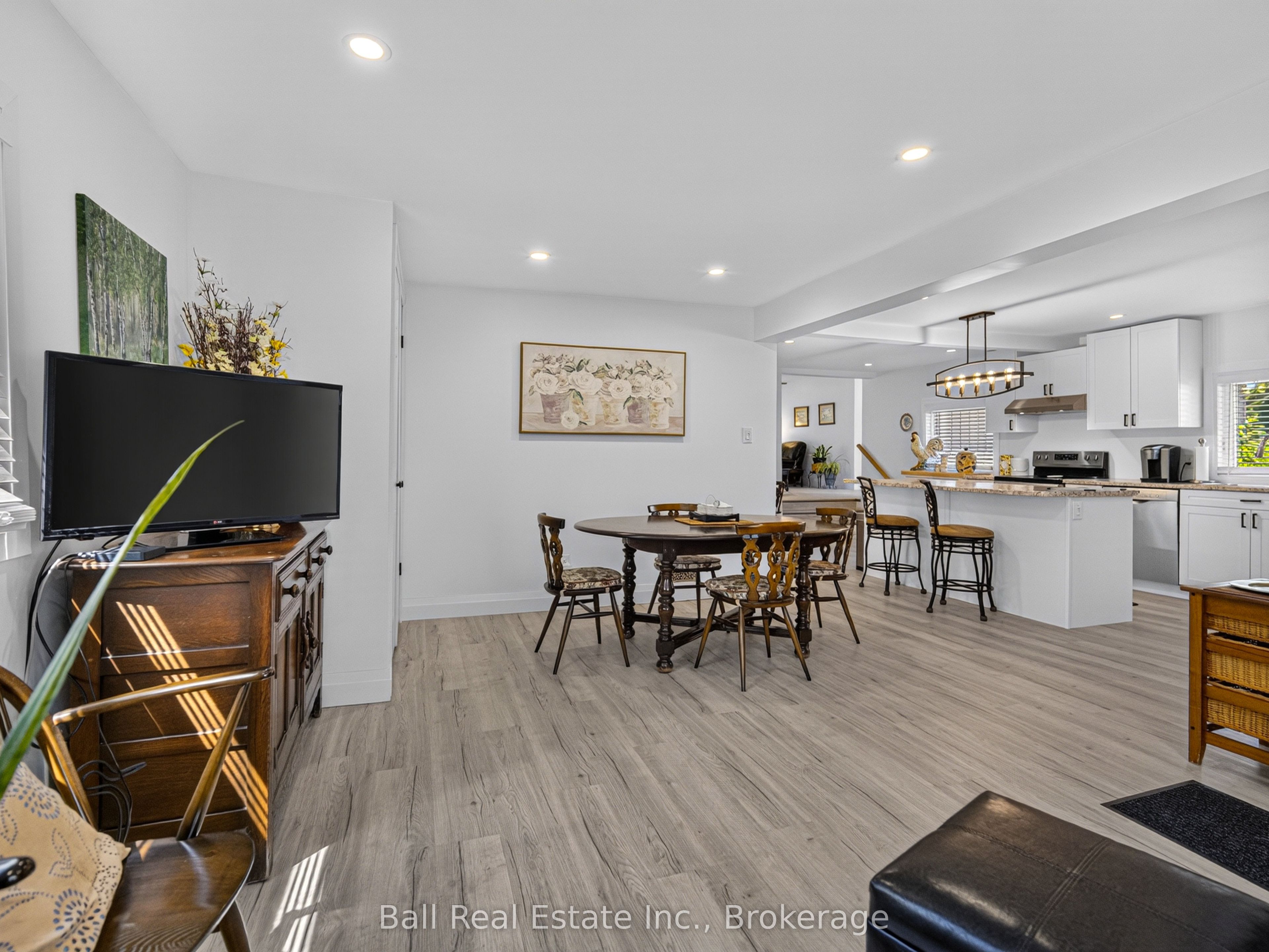 6 Ermatinger Street Property Photo 10