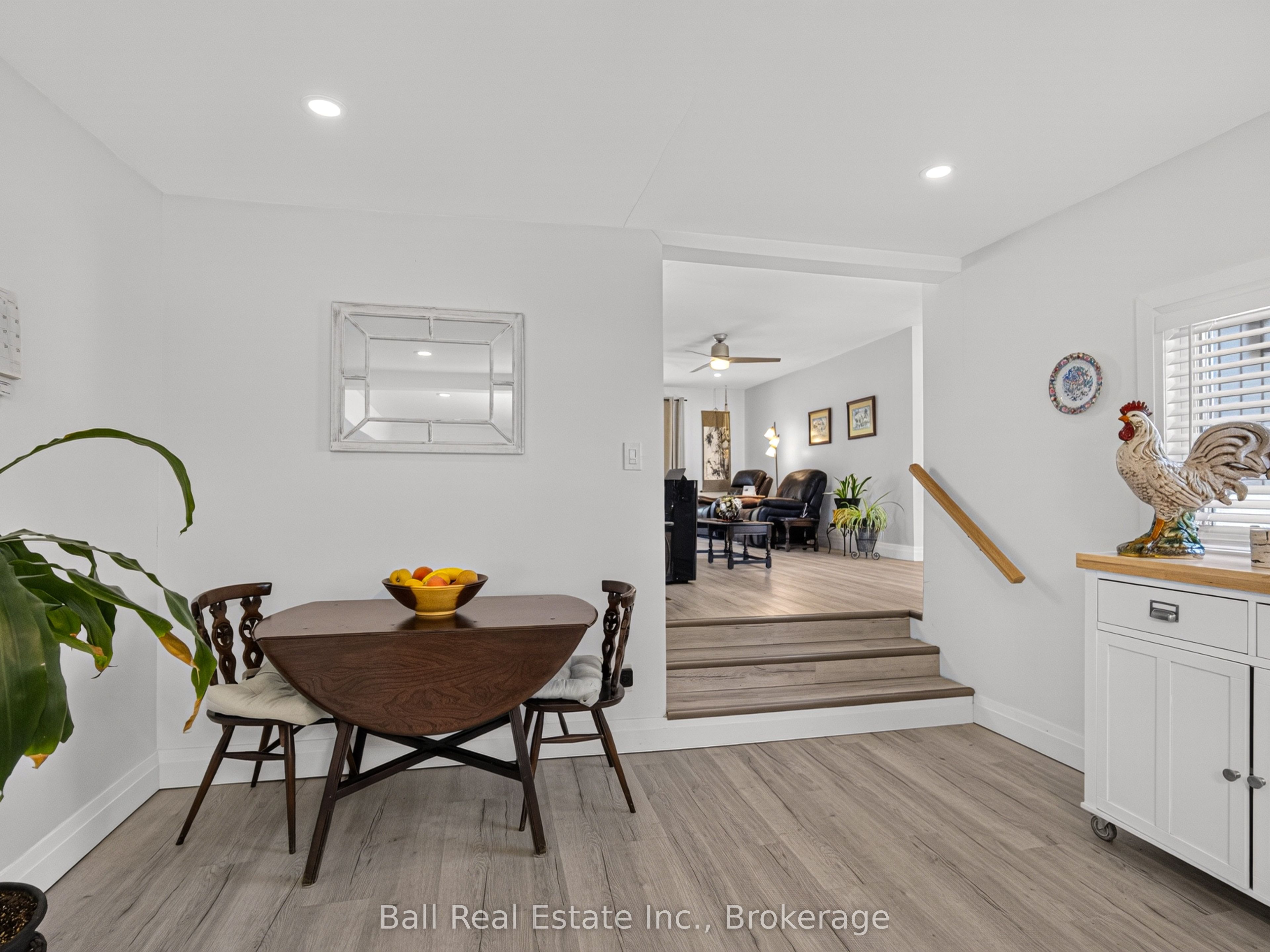 6 Ermatinger Street Property Photo 13