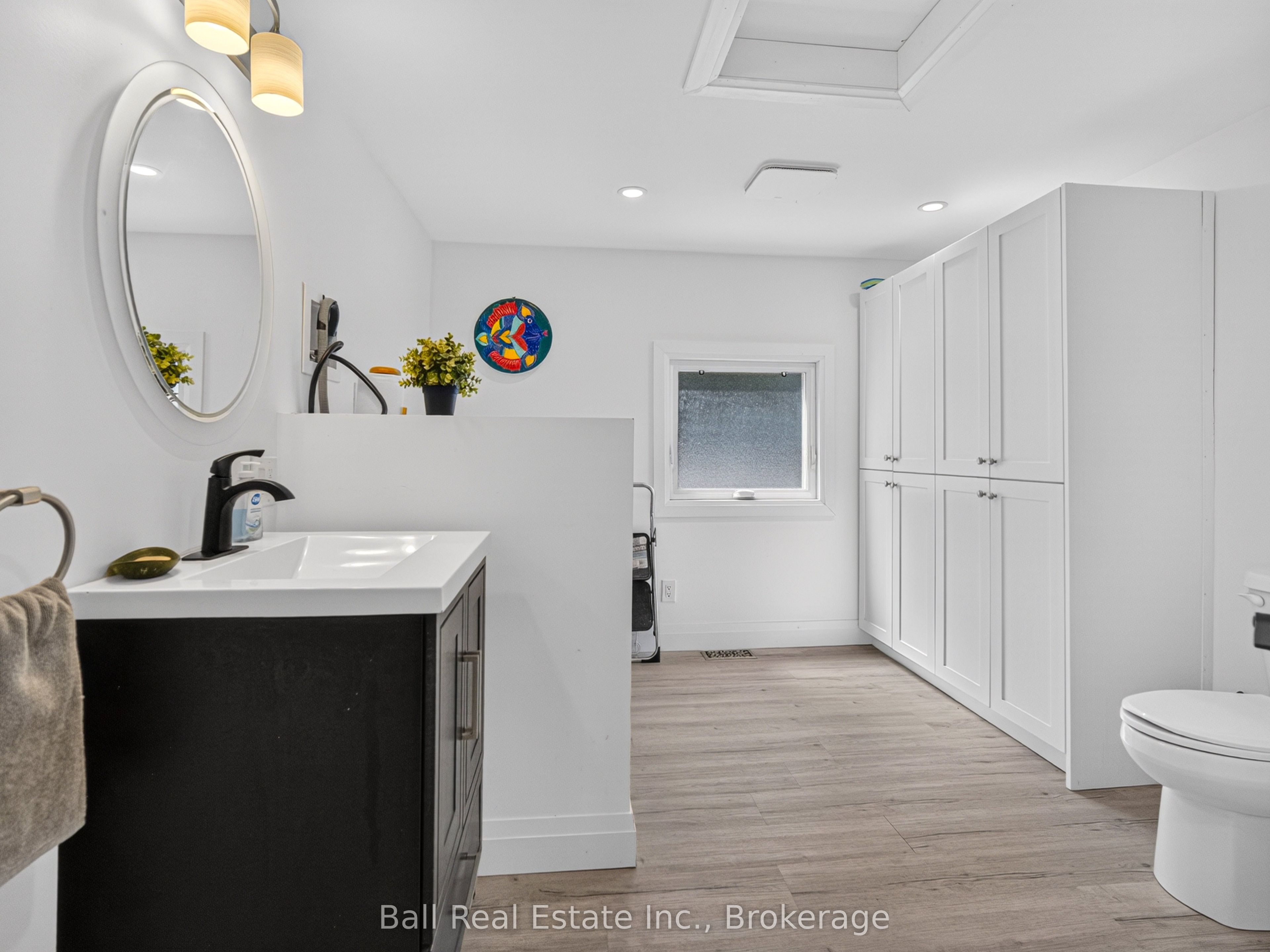 6 Ermatinger Street Property Photo 14