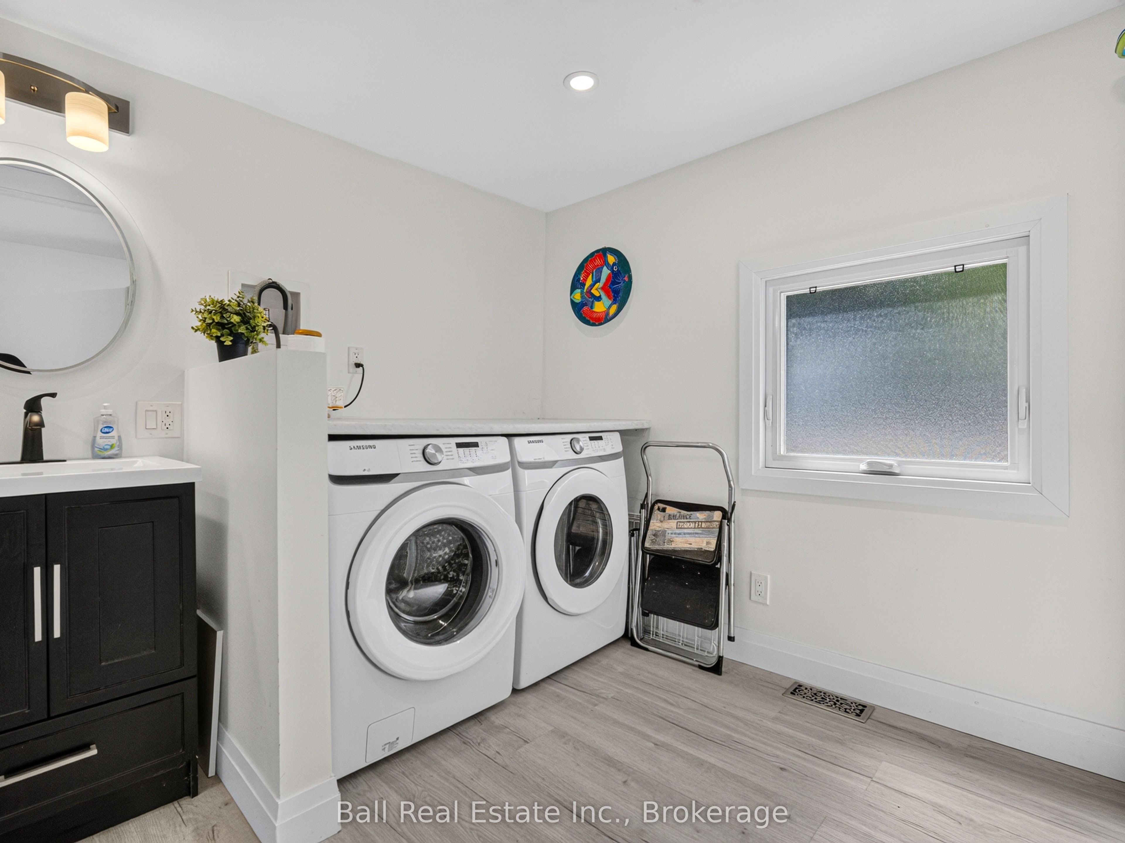 6 Ermatinger Street Property Photo 15